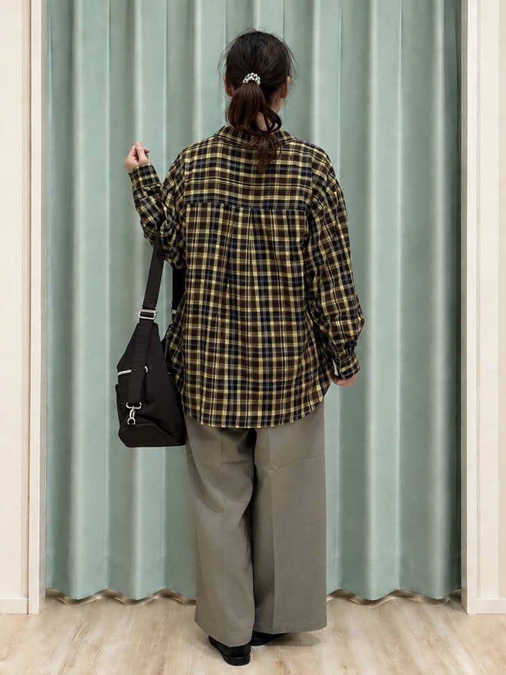 まつみさんの「SHOO･LA･RUE｜【洗濯後しわになりにくい/S-LL】気分で選ぶ 大人のデイリー使いに ベーシックシャツ」を使ったコーディネート