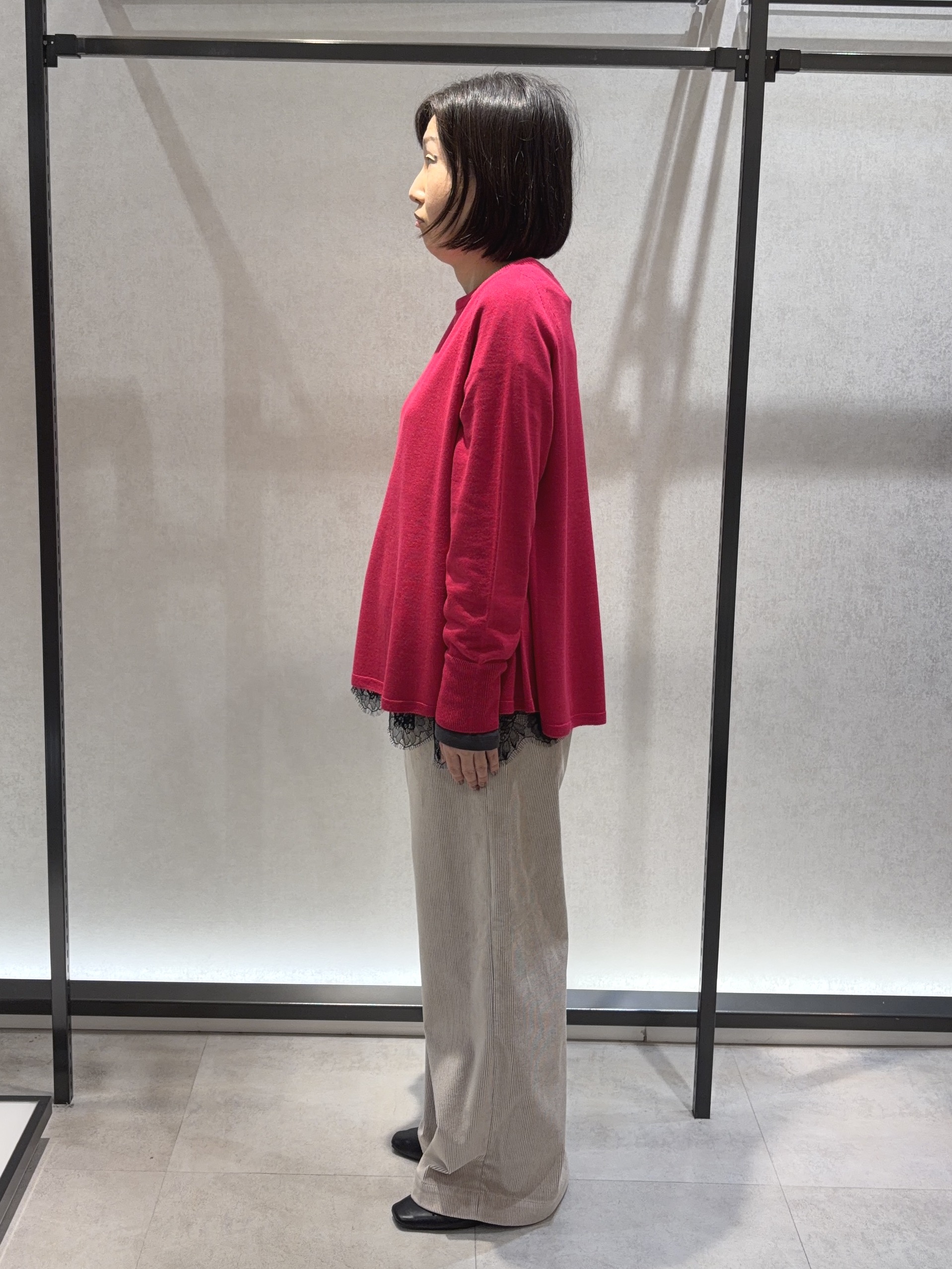 わたなべさんの「UNTITLED｜【きれいに体型カバー/8色展開】Aラインシルエットニットプルオーバー」を使ったコーディネート