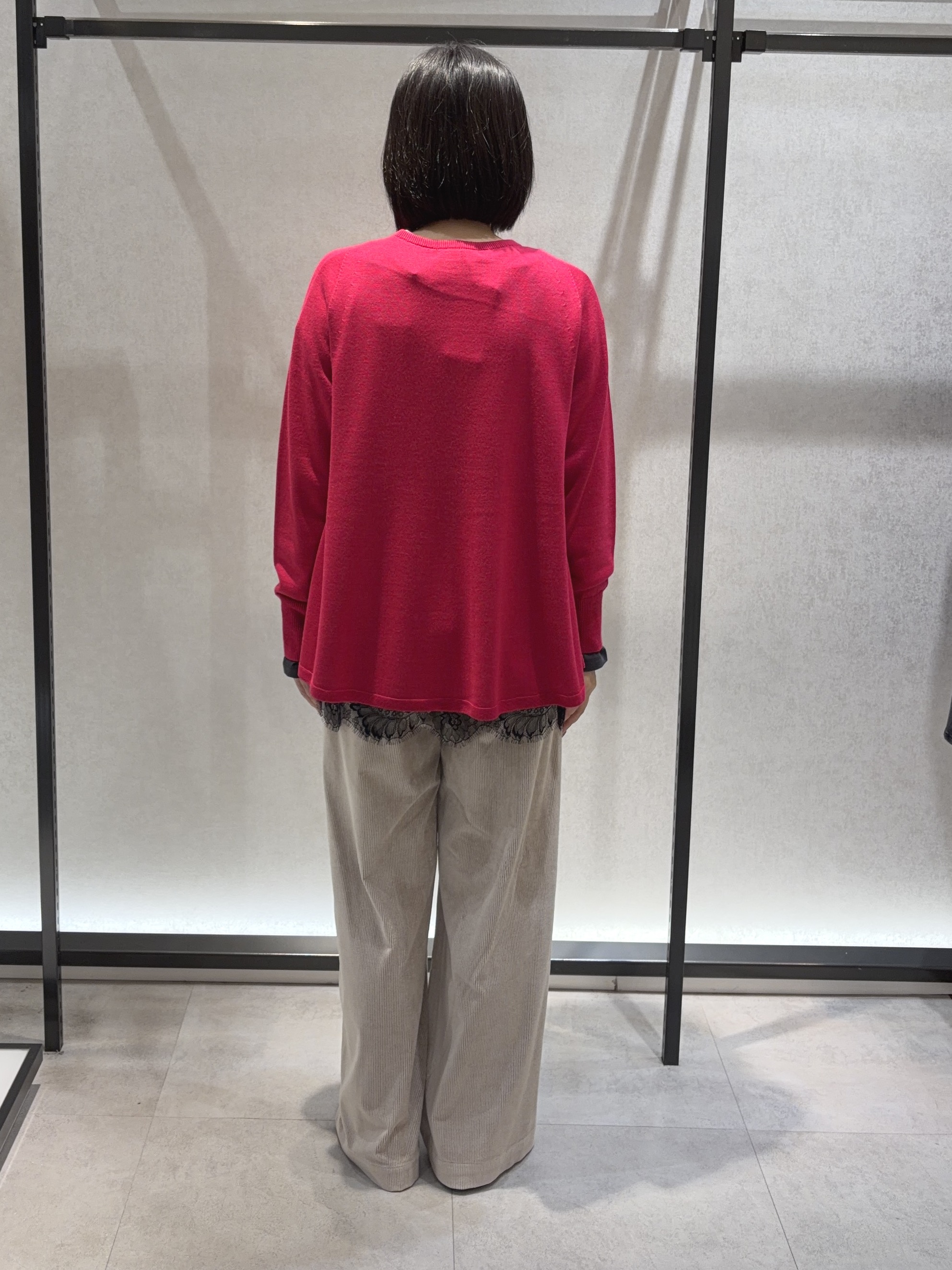 わたなべさんの「UNTITLED｜【きれいに体型カバー/8色展開】Aラインシルエットニットプルオーバー」を使ったコーディネート