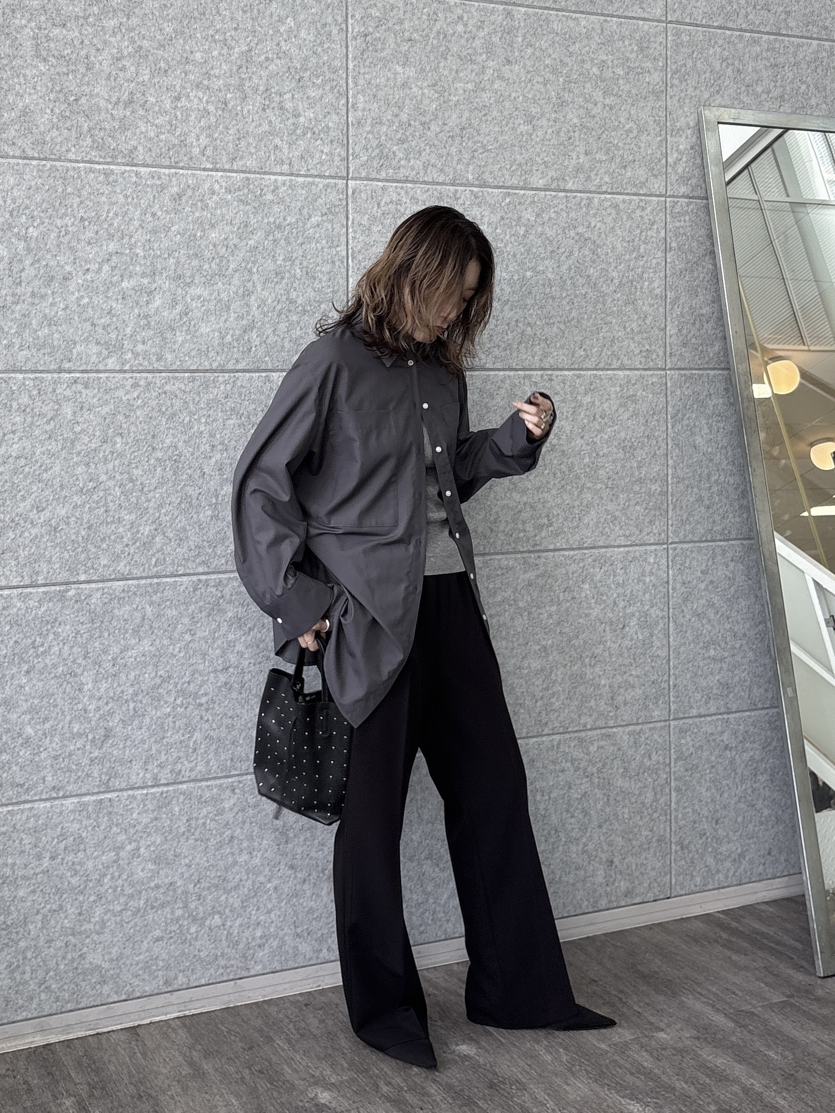 kotakiさんの「INDIVI｜タイムレスフォルムシャツ【LIVE紹介／上枝みどりさん着用】」を使ったコーディネート