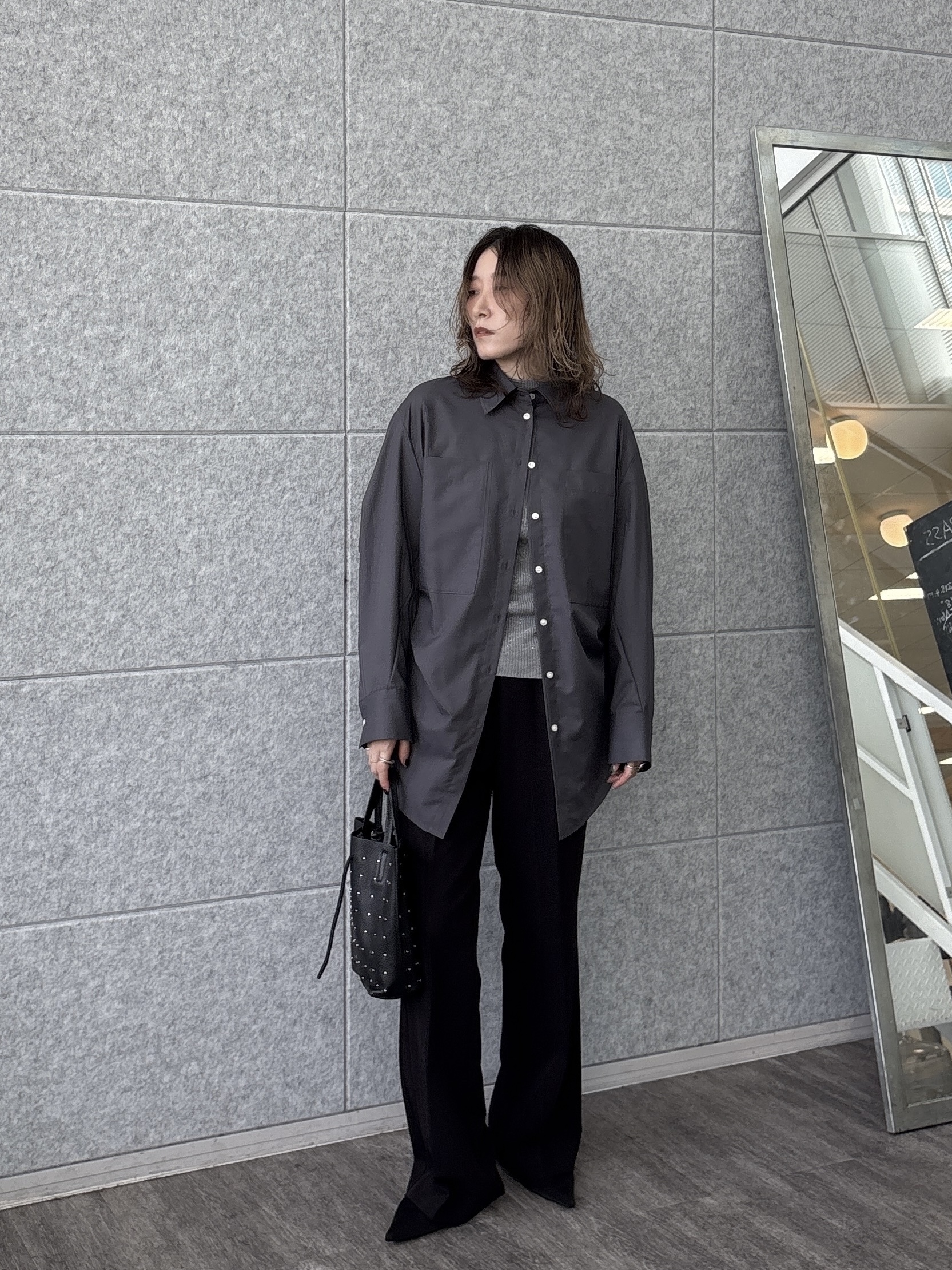 kotakiさんの「INDIVI｜タイムレスフォルムシャツ【LIVE紹介／上枝みどりさん着用】」を使ったコーディネート