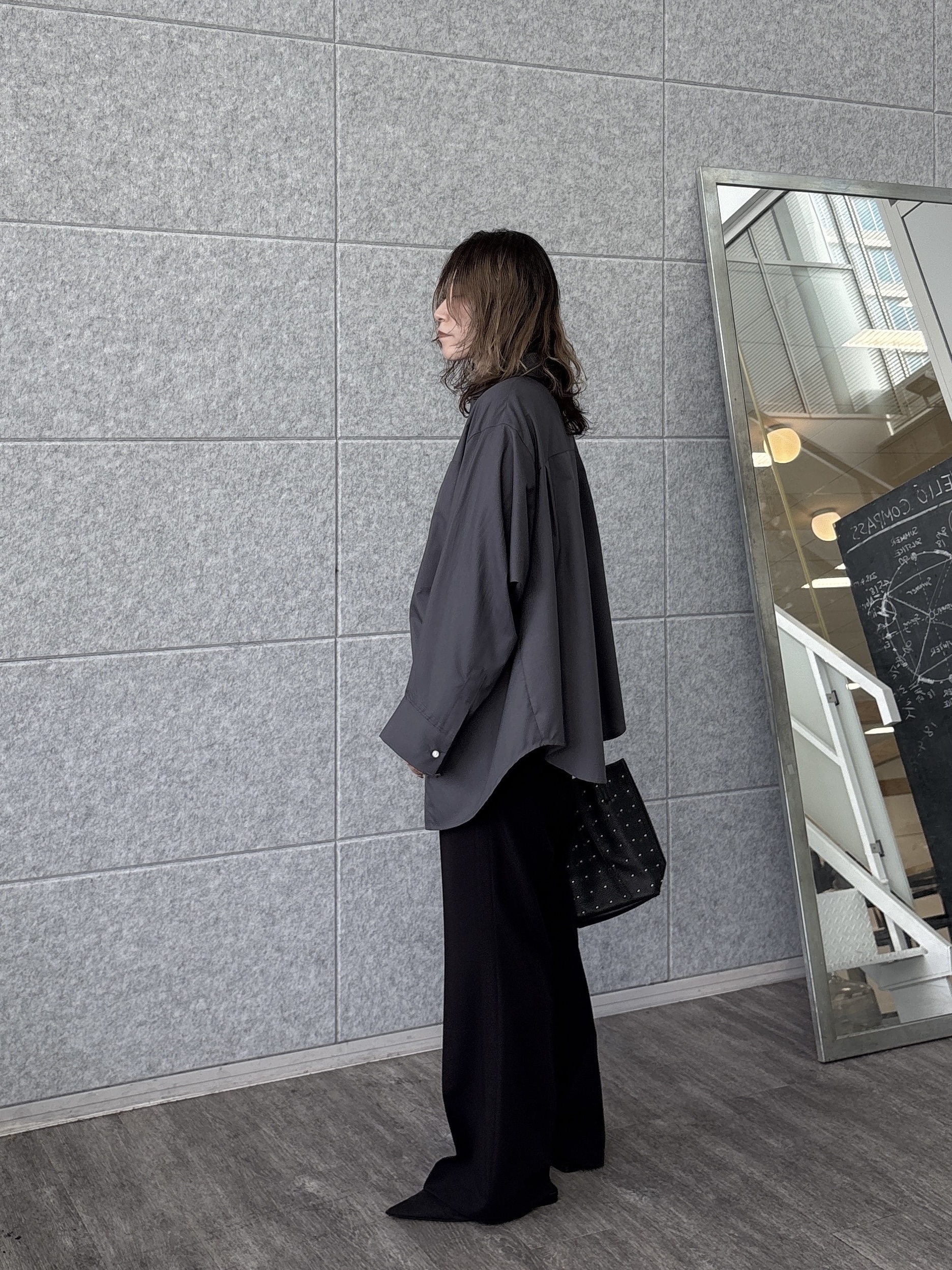 kotakiさんの「INDIVI｜タイムレスフォルムシャツ【LIVE紹介／上枝みどりさん着用】」を使ったコーディネート