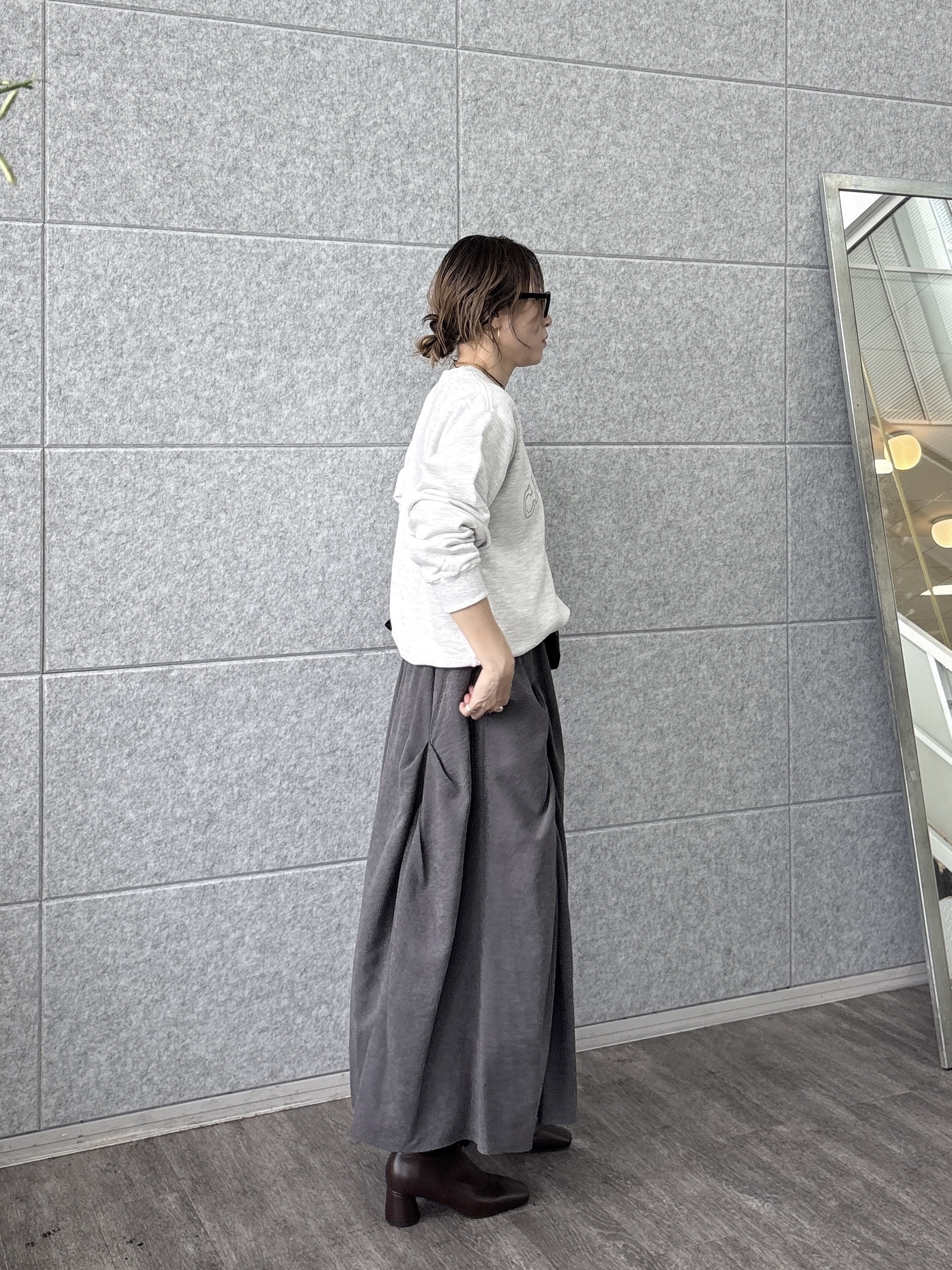 kotakiさんの「INDIVI｜フォルムロゴスウェット」を使ったコーディネート