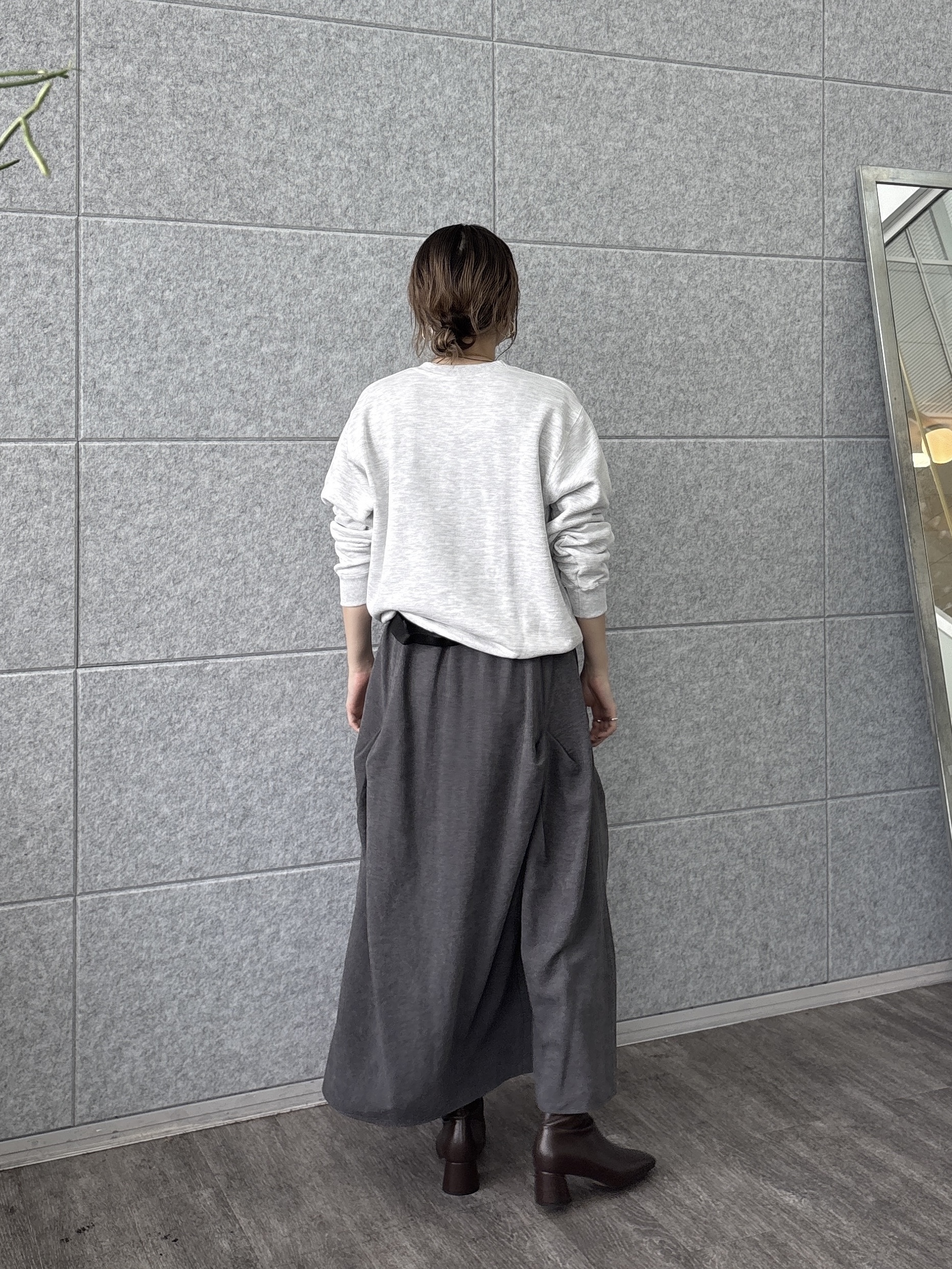 kotakiさんの「INDIVI｜フォルムロゴスウェット」を使ったコーディネート