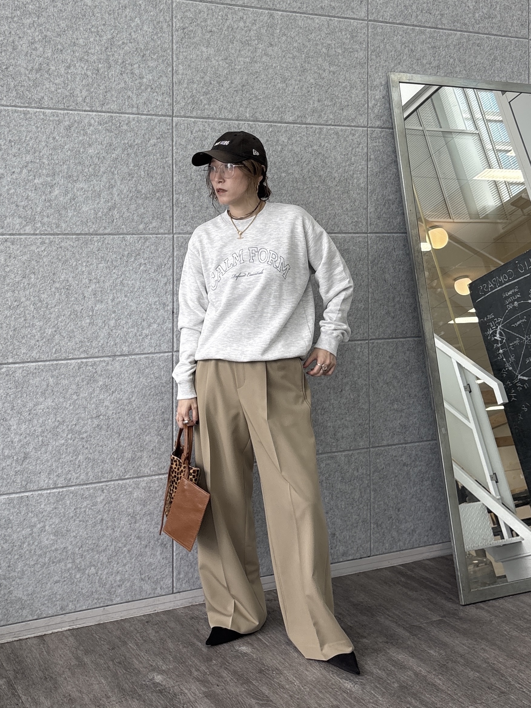 kotakiさんの「INDIVI｜フォルムロゴスウェット」を使ったコーディネート