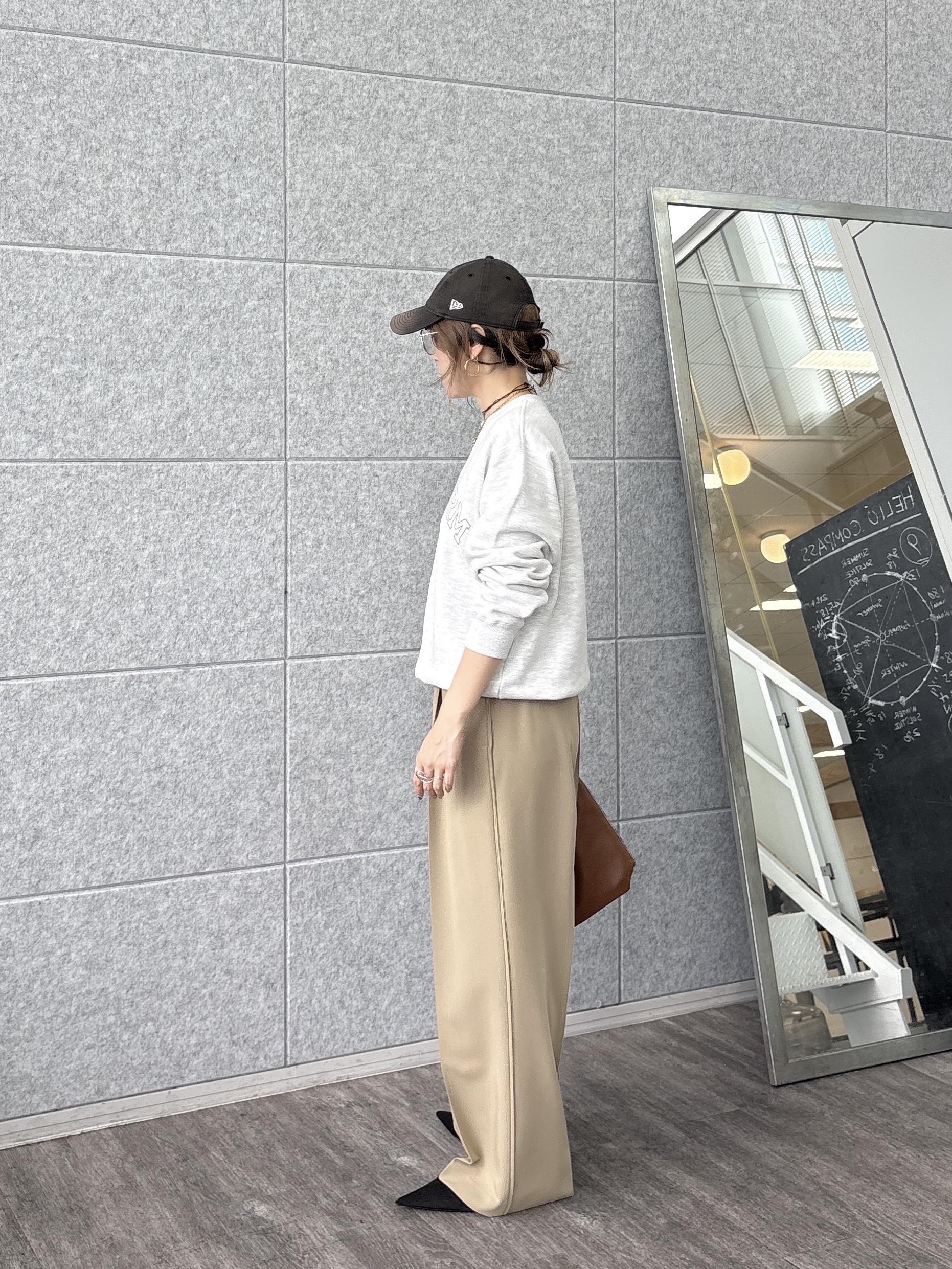 kotakiさんの「INDIVI｜フォルムロゴスウェット」を使ったコーディネート