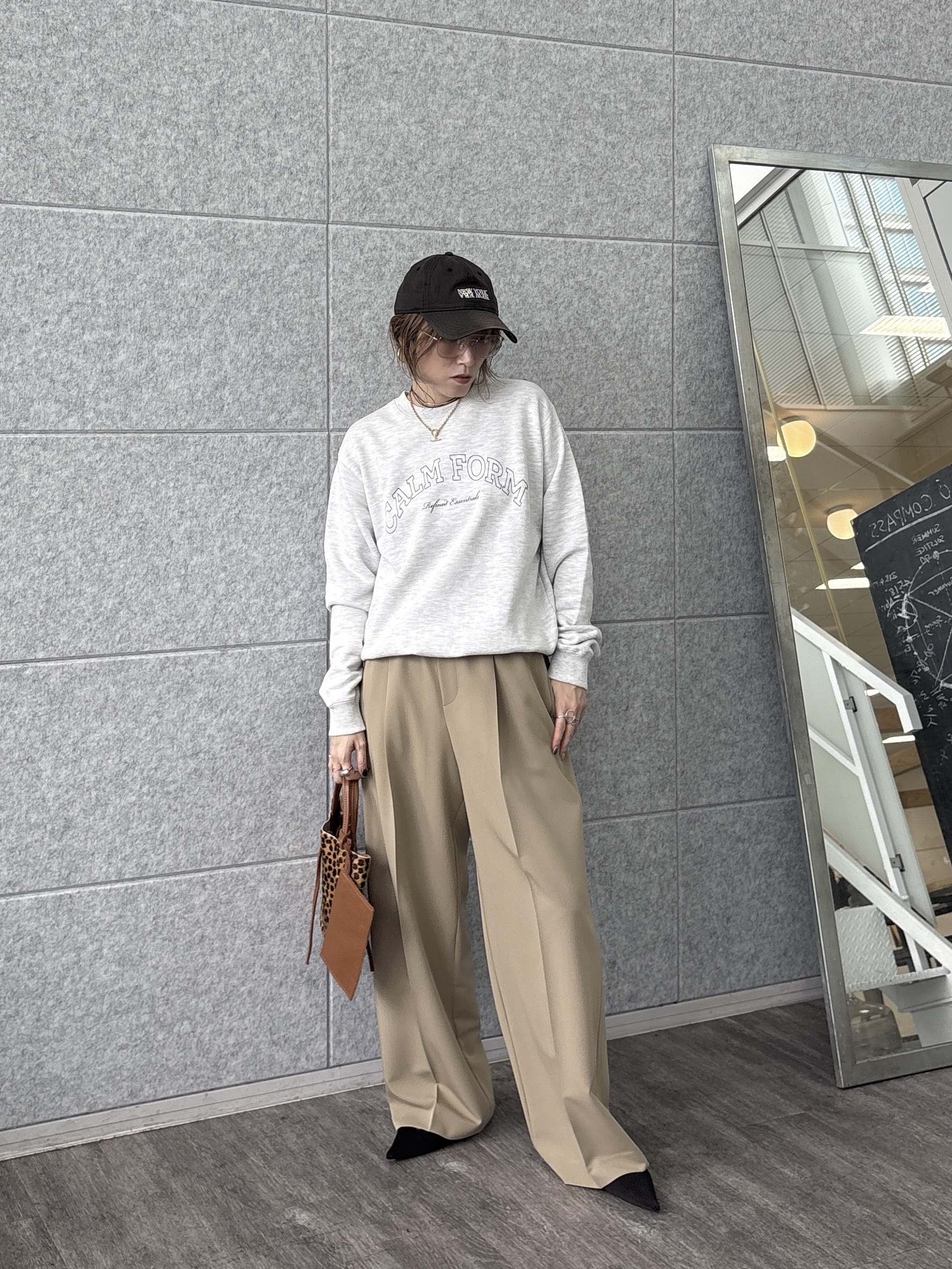 kotakiさんの「INDIVI｜フォルムロゴスウェット」を使ったコーディネート