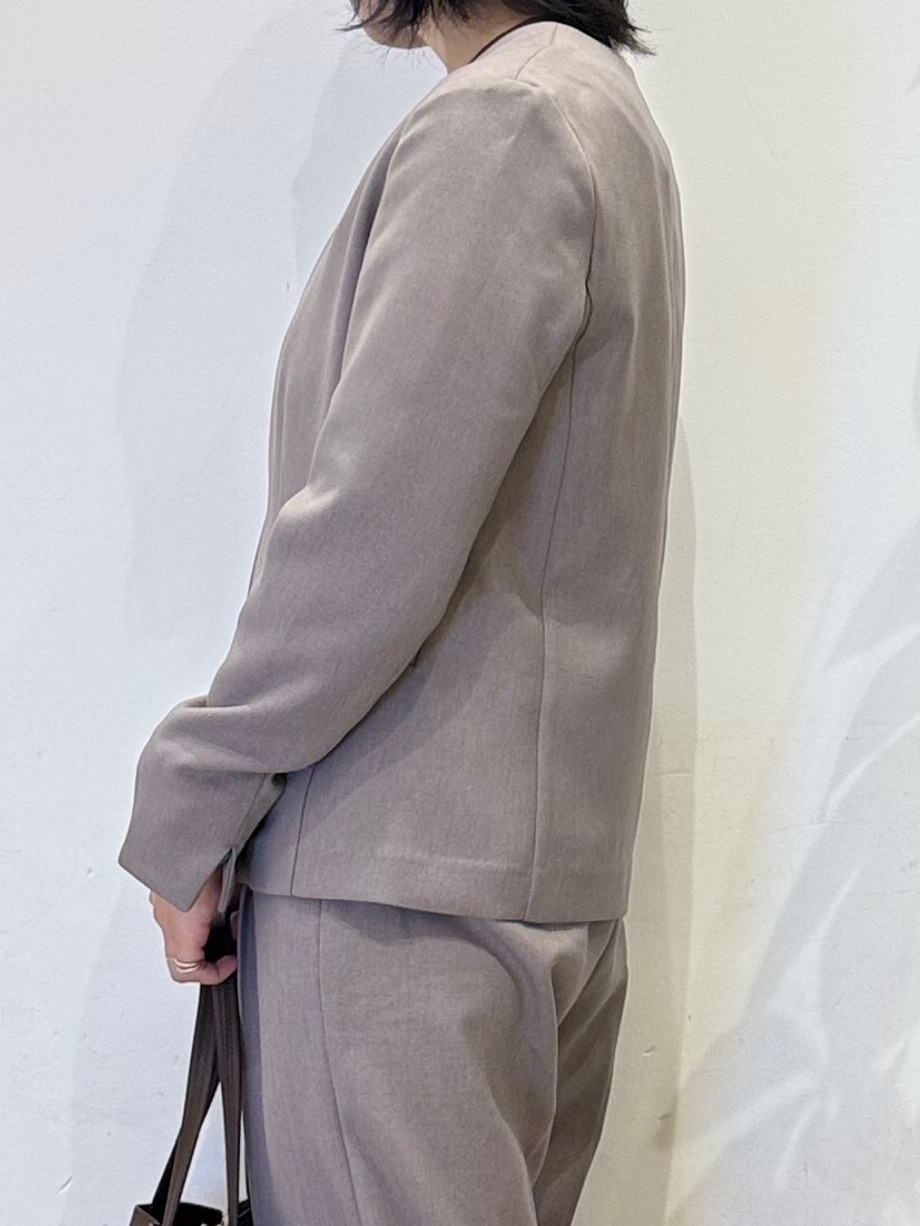 misakiさんの「SHOO･LA･RUE｜【セットアップ可/通勤/洗濯機可/SS-LL】女性らしく決まる カラーレスジャケット」を使ったコーディネート
