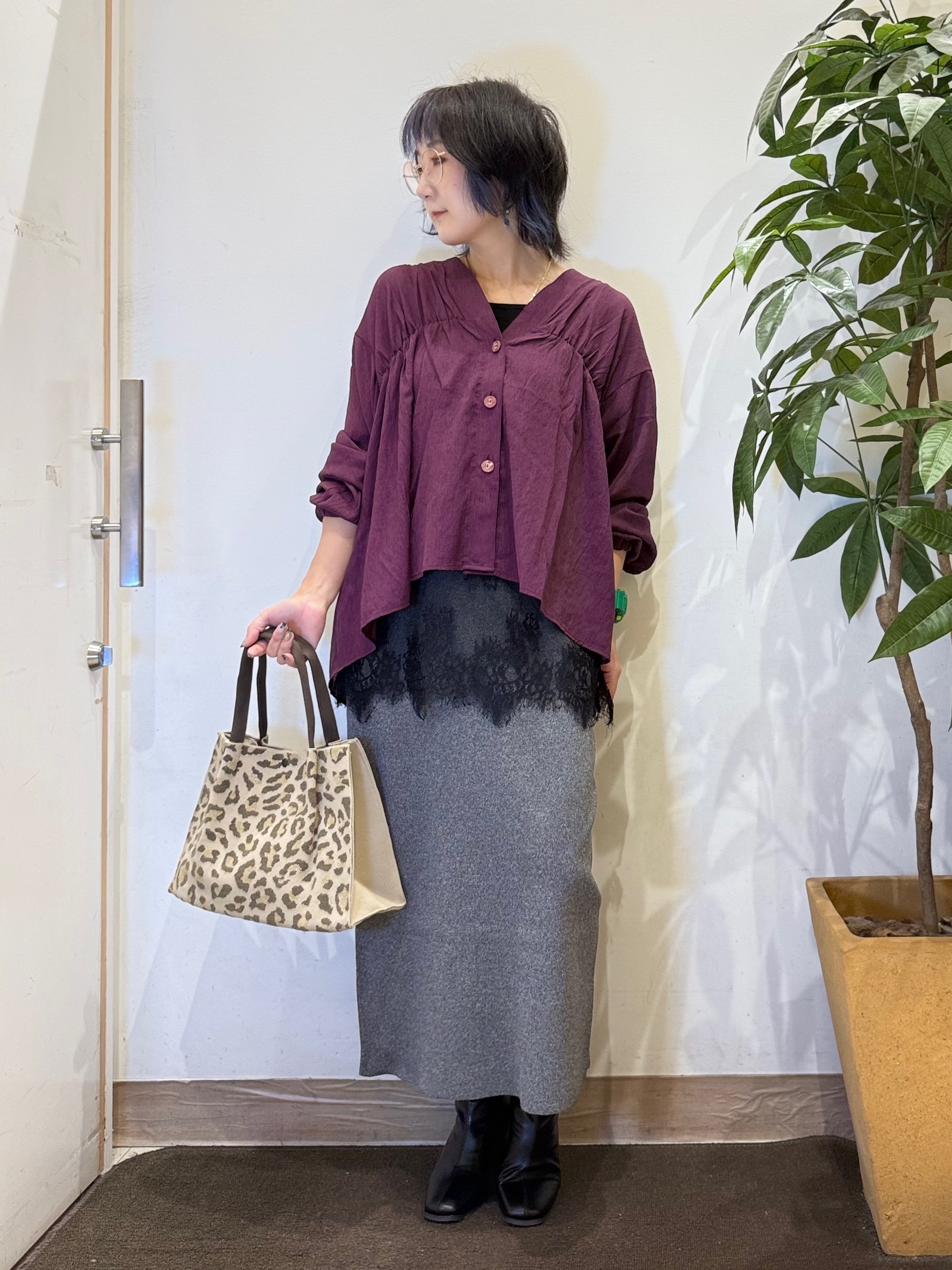 misakiさんの「SHOO･LA･RUE｜【S-LL/洗濯機可】着痩せシルエット シャーリングシャツカーディガン」を使ったコーディネート