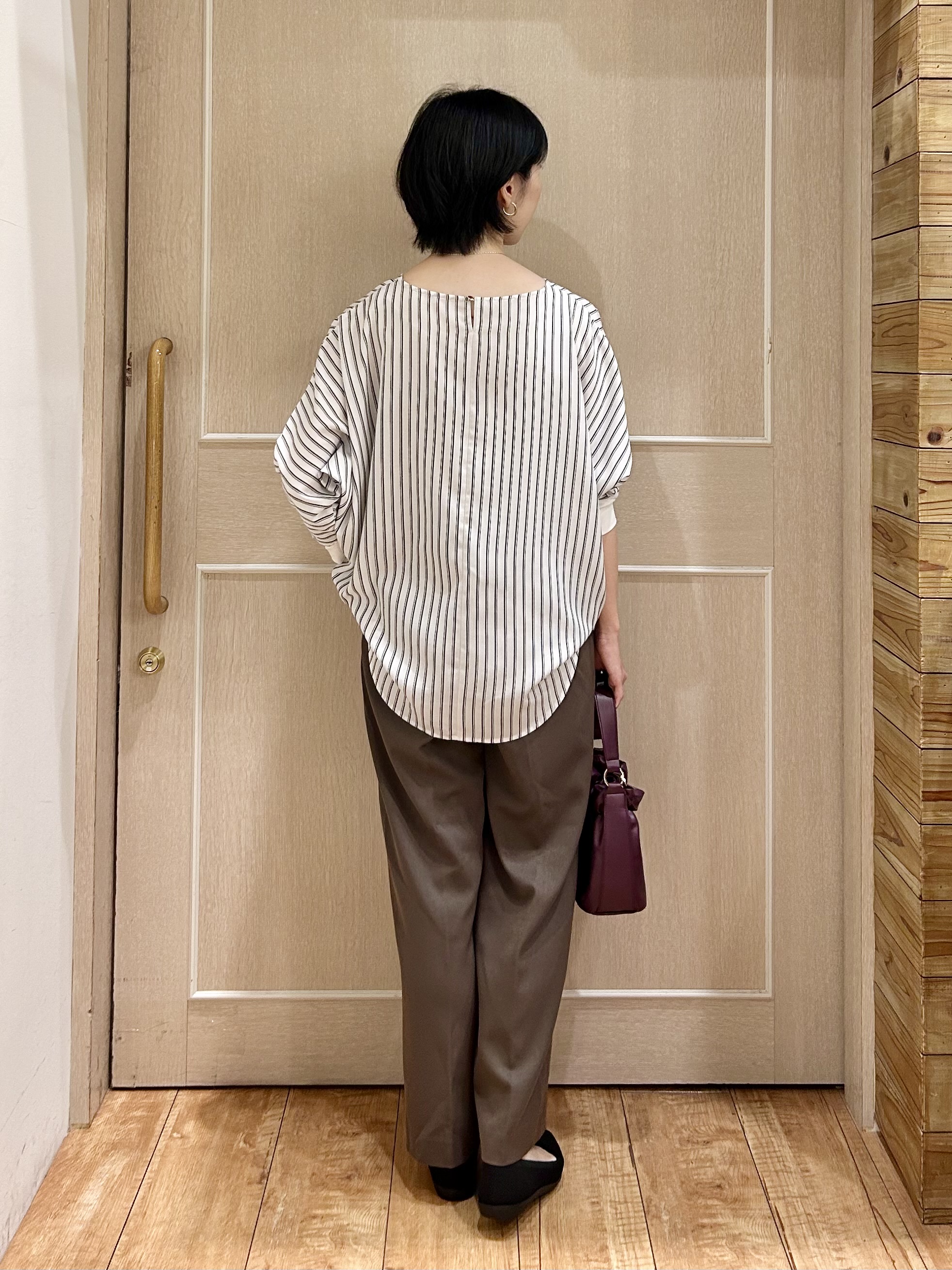 ちぐささんの「SHOO･LA･RUE｜【着丈選べる/洗濯後しわになりにくい】インせず着られる ドルマンブラウス」を使ったコーディネート
