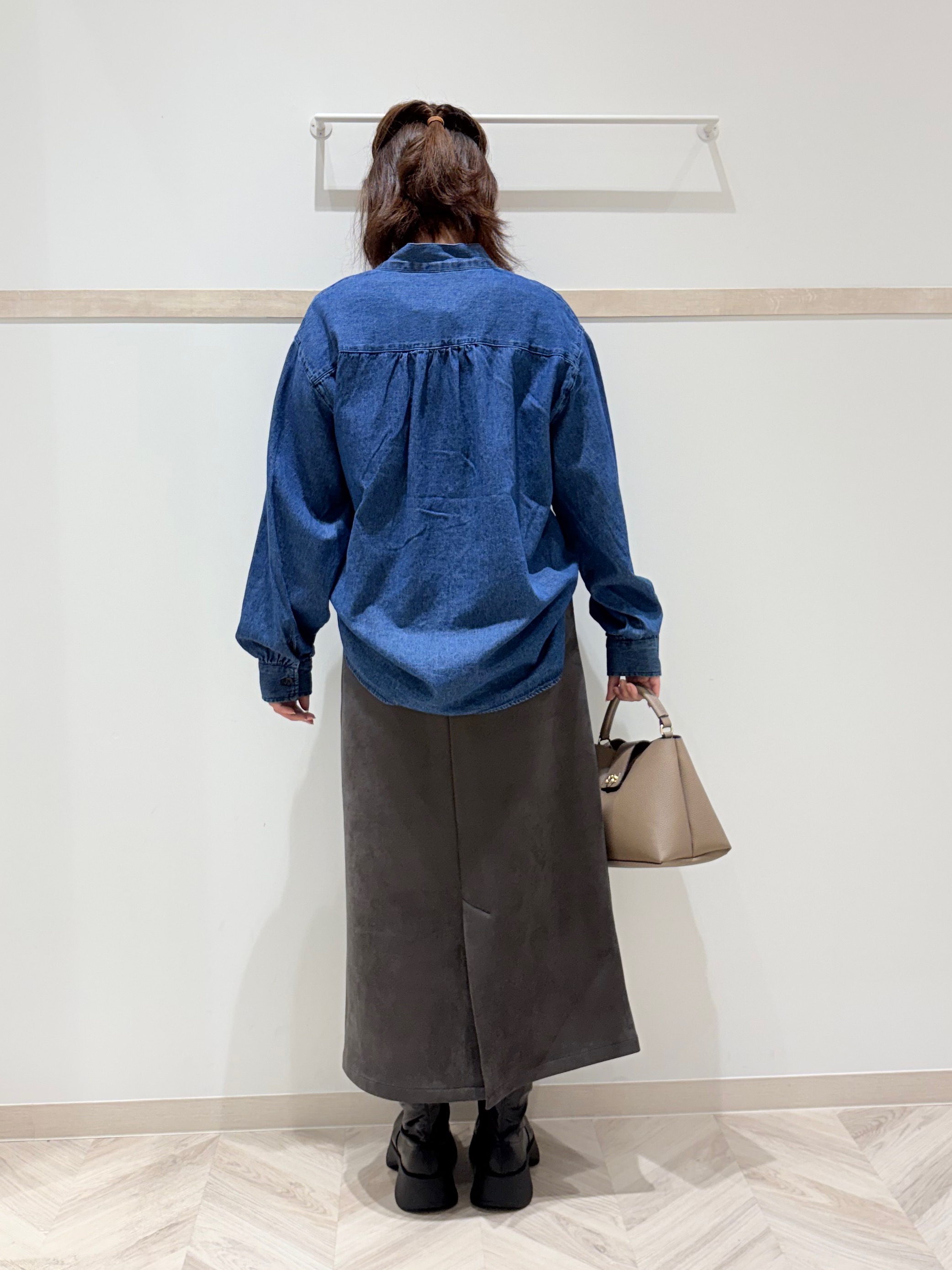 c_h_i_k_aさんの「SHOO･LA･RUE｜【S-LL/洗濯機可】華やぐデニムボウタイリボンシャツ」を使ったコーディネート
