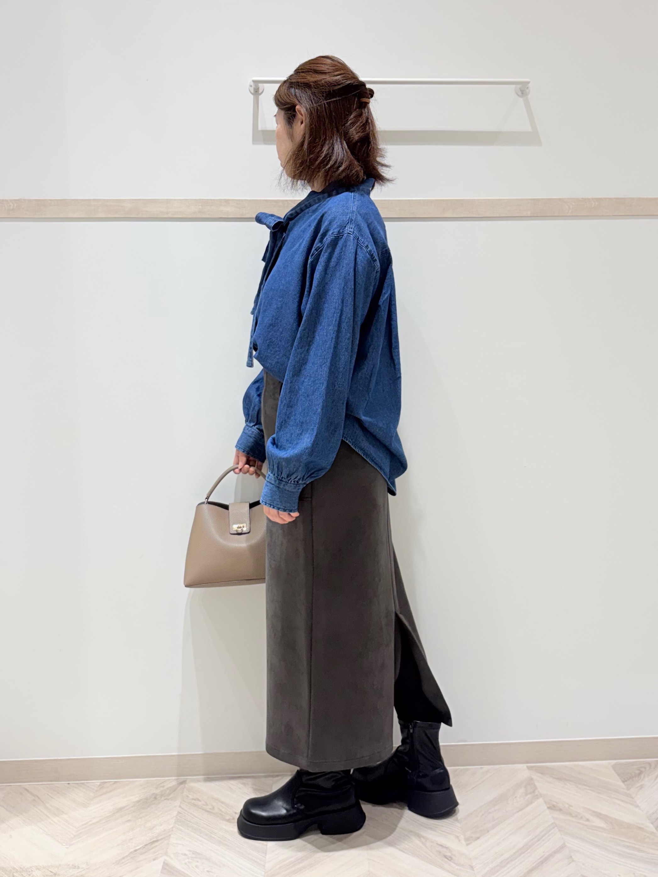 c_h_i_k_aさんの「SHOO･LA･RUE｜【S-LL/洗濯機可】華やぐデニムボウタイリボンシャツ」を使ったコーディネート