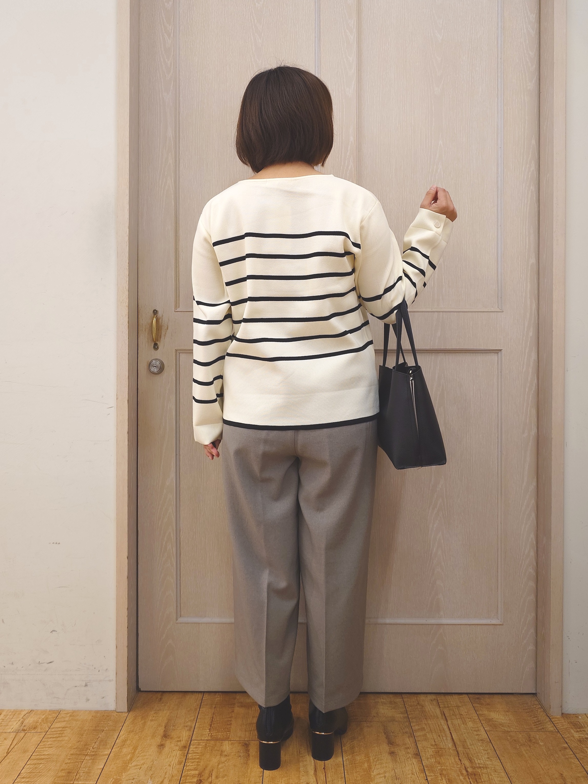 とろろさんの「SHOO･LA･RUE｜【洗濯機可/S-LL】抜け感ある着こなしに 金ボタン付き スポンディッシュ クルーネックニット」を使ったコーディネート