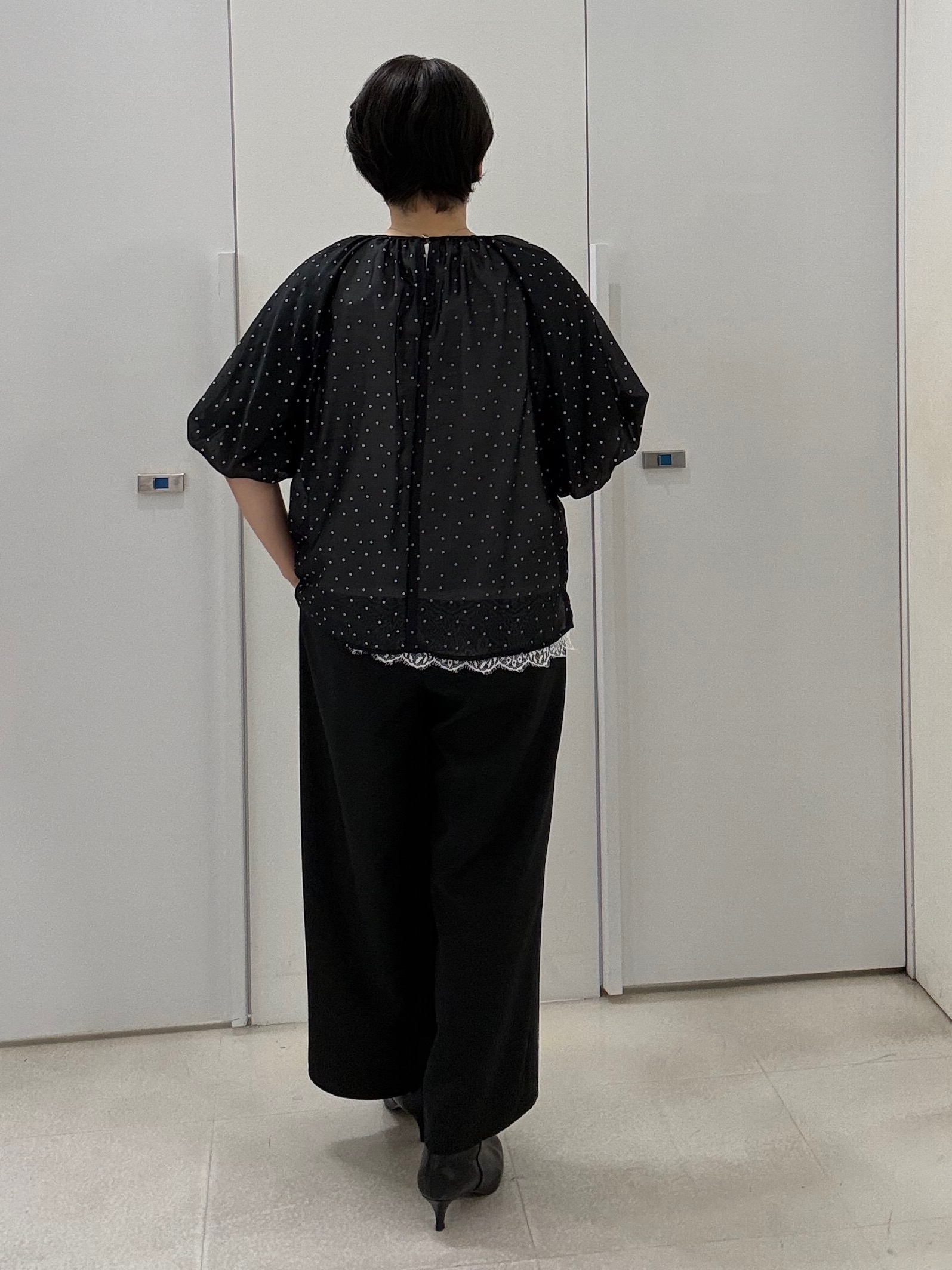 hIさんの「COUP DE CHANCE｜【手洗い可／日本製／接触冷感】裾レースカットソー」を使ったコーディネート