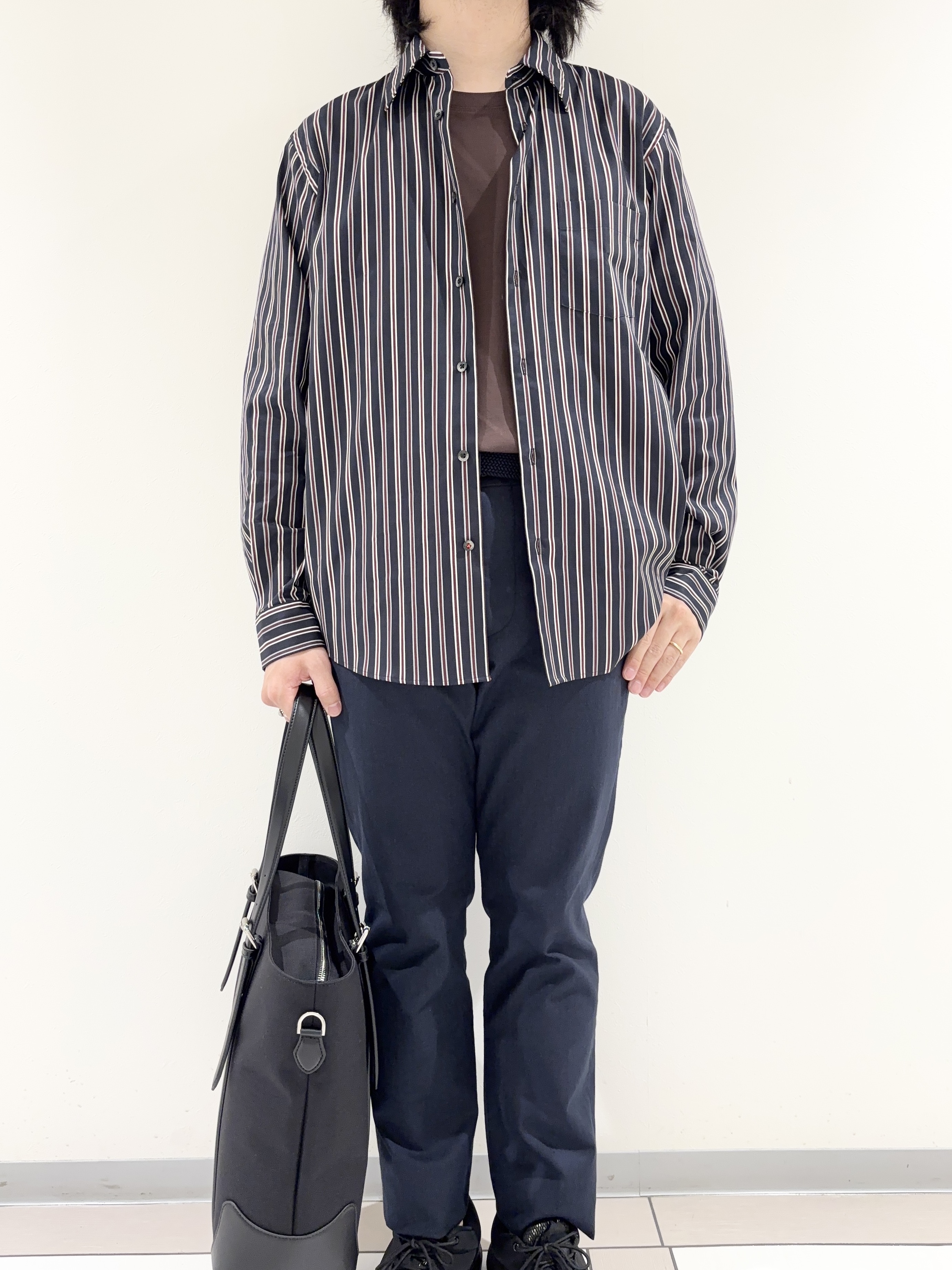 及川さんの「TAKEO KIKUCHI｜【BOWLER HAT LABEL】日本製オルタネートストライプシャツ」を使ったコーディネート