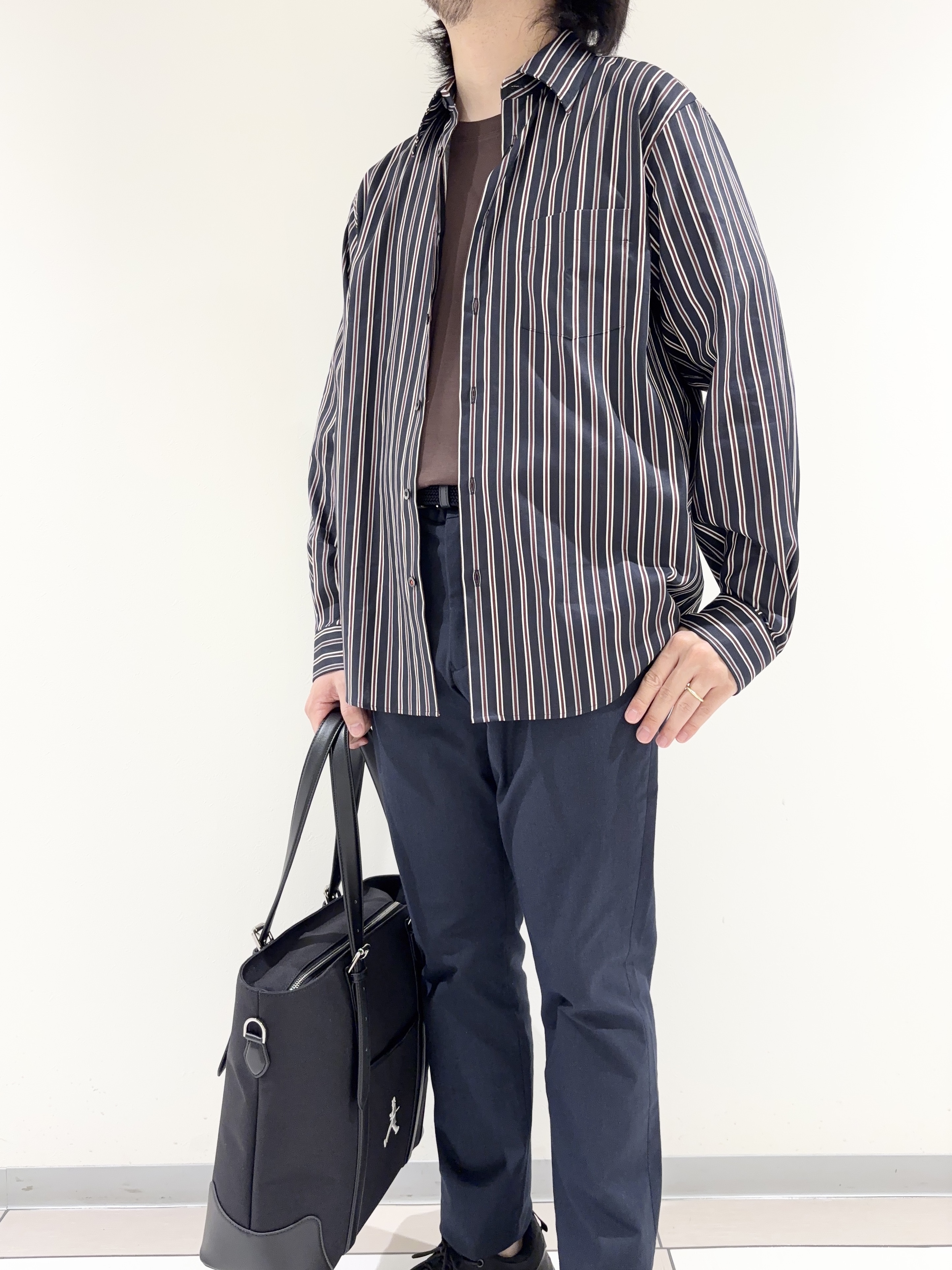 及川さんの「TAKEO KIKUCHI｜【BOWLER HAT LABEL】日本製オルタネートストライプシャツ」を使ったコーディネート
