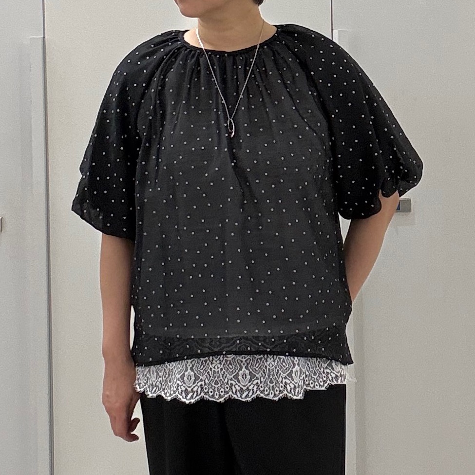 hIさんの「COUP DE CHANCE｜【手洗い可／日本製／接触冷感】裾レースカットソー」を使ったコーディネート