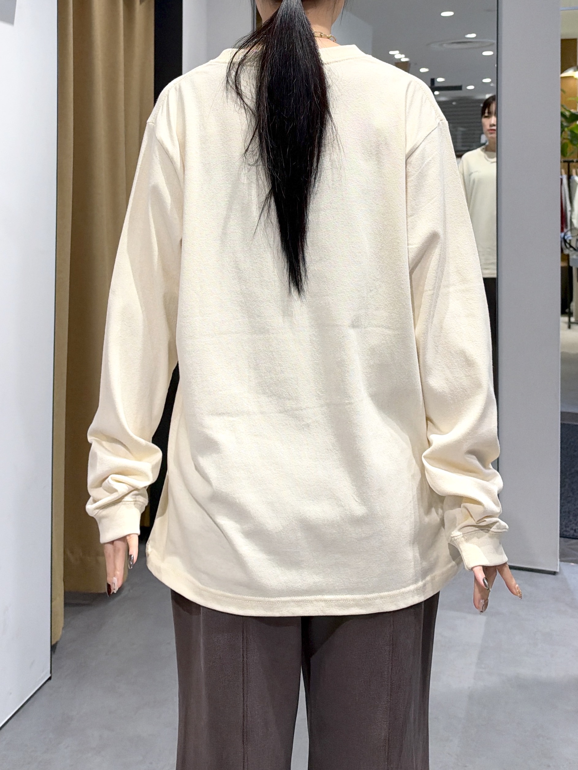 Renoさんの「INDIVI｜ワンポイントロゴロンT【LIVE紹介／上枝みどりさん着用】」を使ったコーディネート