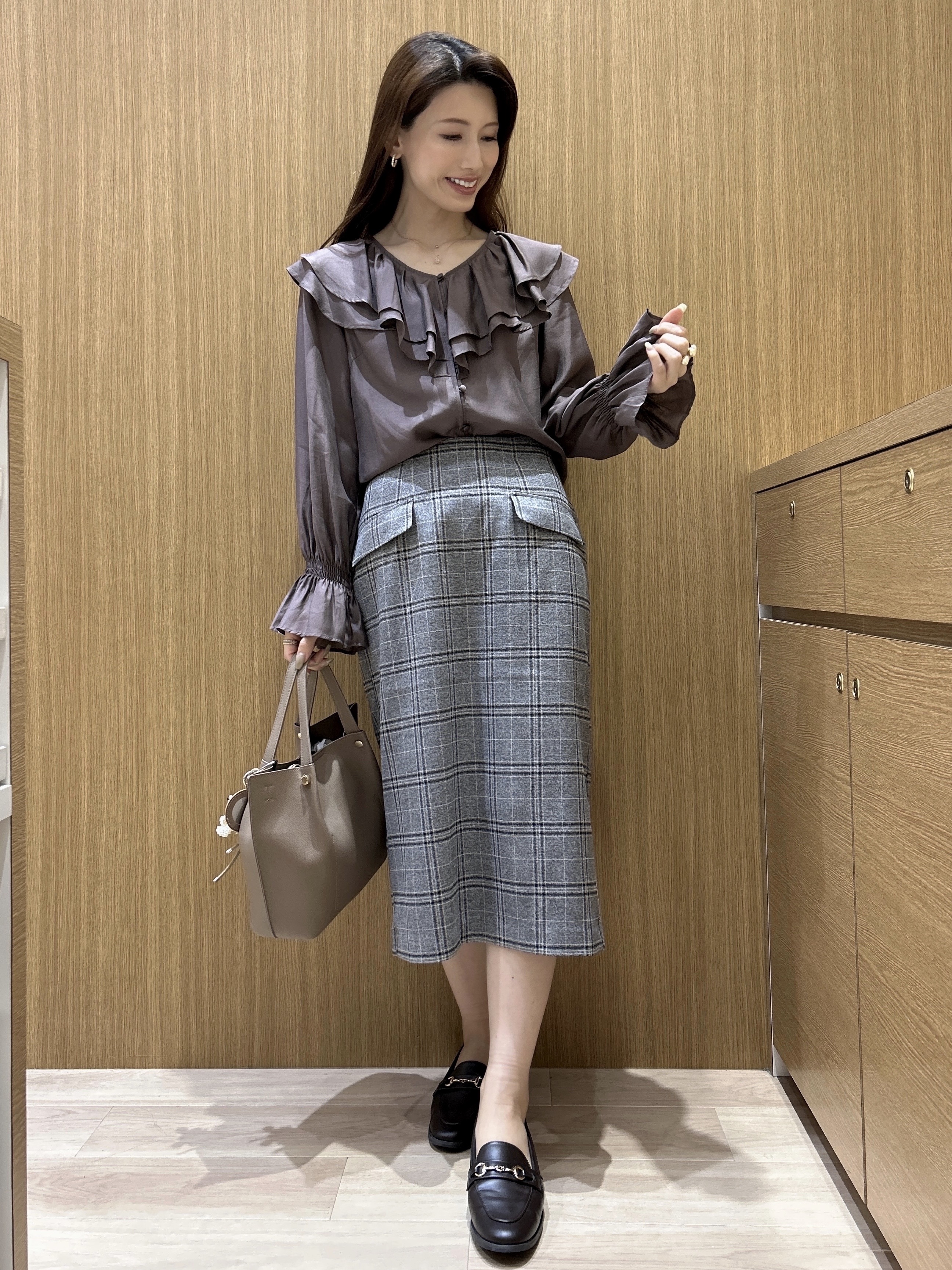maiさんの「OPAQUE.CLIP｜セミシアーフリルブラウス【洗濯機OK】」を使ったコーディネート