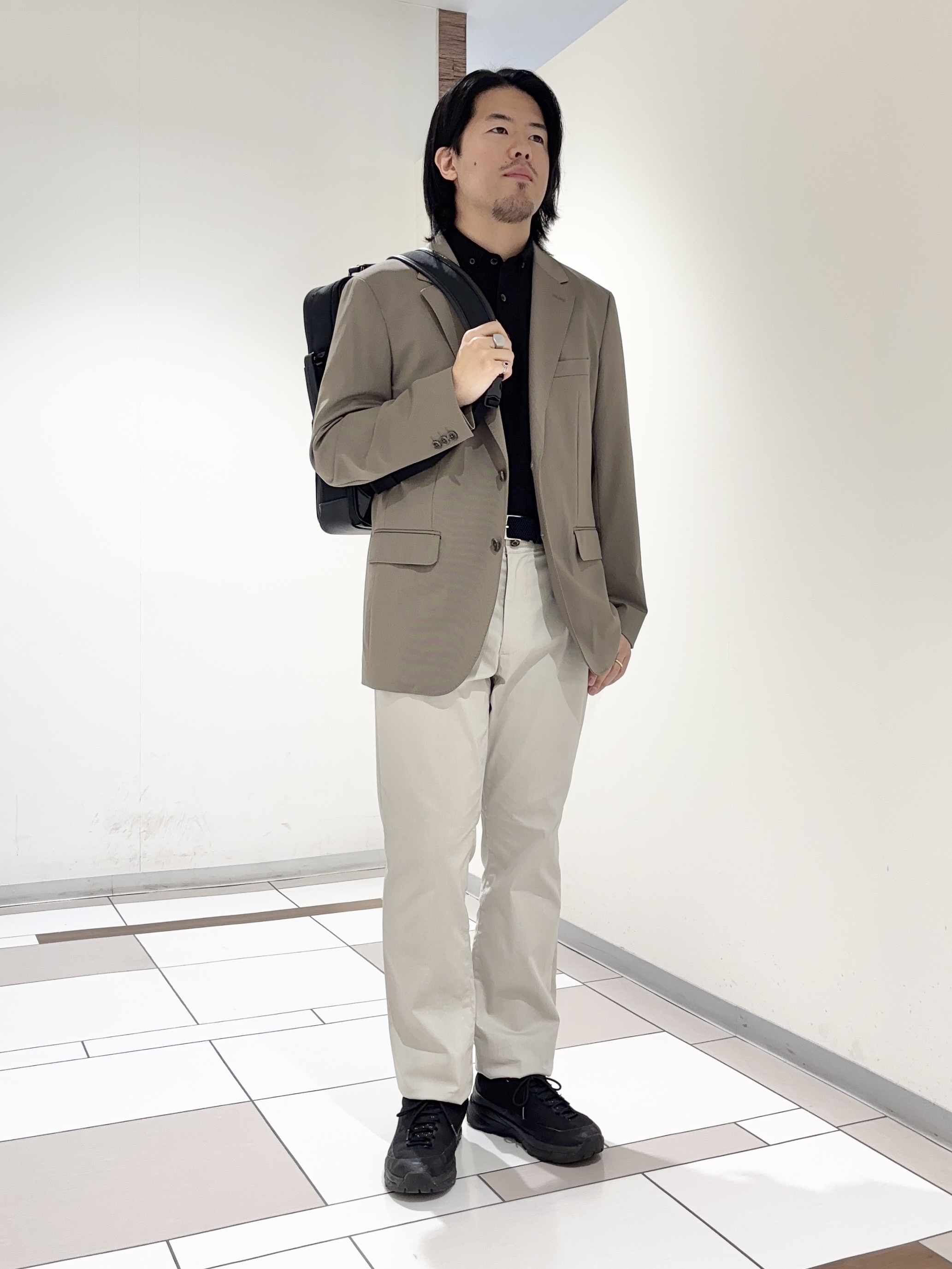 及川さんの「TAKEO KIKUCHI｜【360&deg;ストレッチ／軽量】None Of Stress ライト ジャケット（セットアップ対応）」を使ったコーディネート