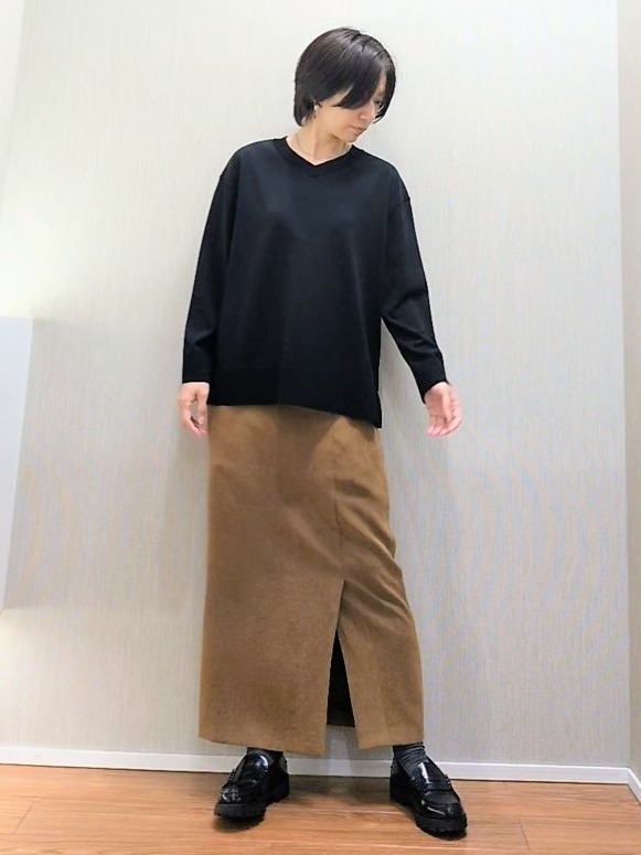 ミズタさんの「UNTITLED｜【顔周りすっきり/体型カバー】ドライタッチVネックニットプルオーバー」を使ったコーディネート