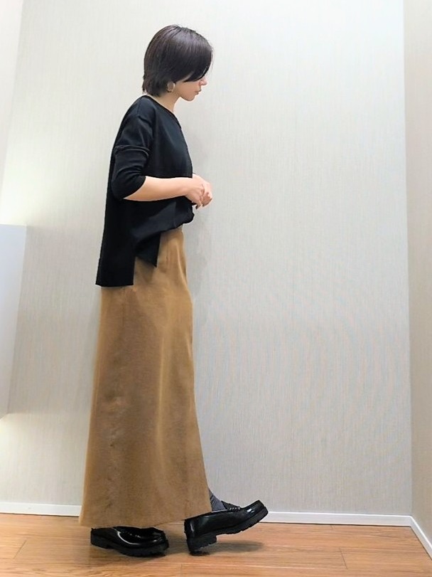 ミズタさんの「UNTITLED｜【顔周りすっきり/体型カバー】ドライタッチVネックニットプルオーバー」を使ったコーディネート