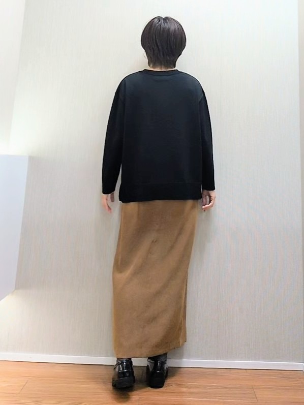 ミズタさんの「UNTITLED｜【顔周りすっきり/体型カバー】ドライタッチVネックニットプルオーバー」を使ったコーディネート