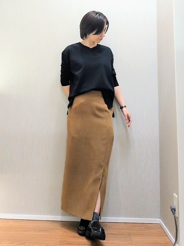 ミズタさんの「UNTITLED｜【顔周りすっきり/体型カバー】ドライタッチVネックニットプルオーバー」を使ったコーディネート