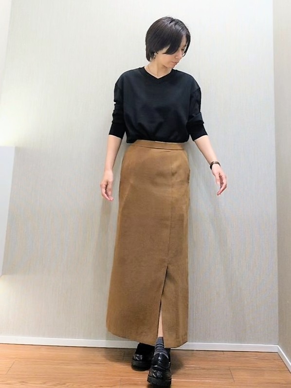ミズタさんの「UNTITLED｜【顔周りすっきり/体型カバー】ドライタッチVネックニットプルオーバー」を使ったコーディネート