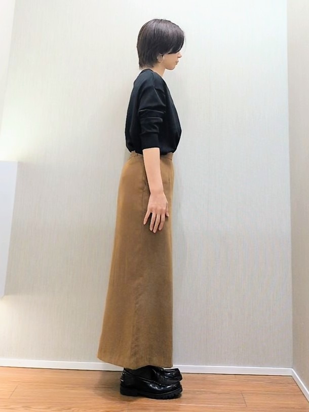 ミズタさんの「UNTITLED｜【顔周りすっきり/体型カバー】ドライタッチVネックニットプルオーバー」を使ったコーディネート