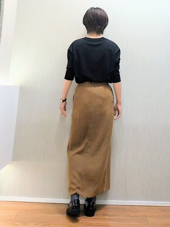 ミズタさんの「UNTITLED｜【顔周りすっきり/体型カバー】ドライタッチVネックニットプルオーバー」を使ったコーディネート