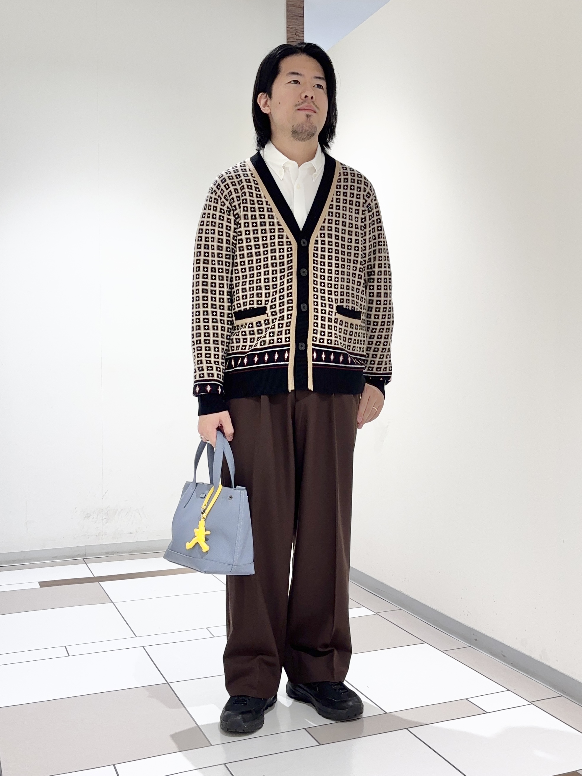 及川さんの「TAKEO KIKUCHI｜【BOWLER HAT LABEL】ジオメトリック柄カーディガン」を使ったコーディネート