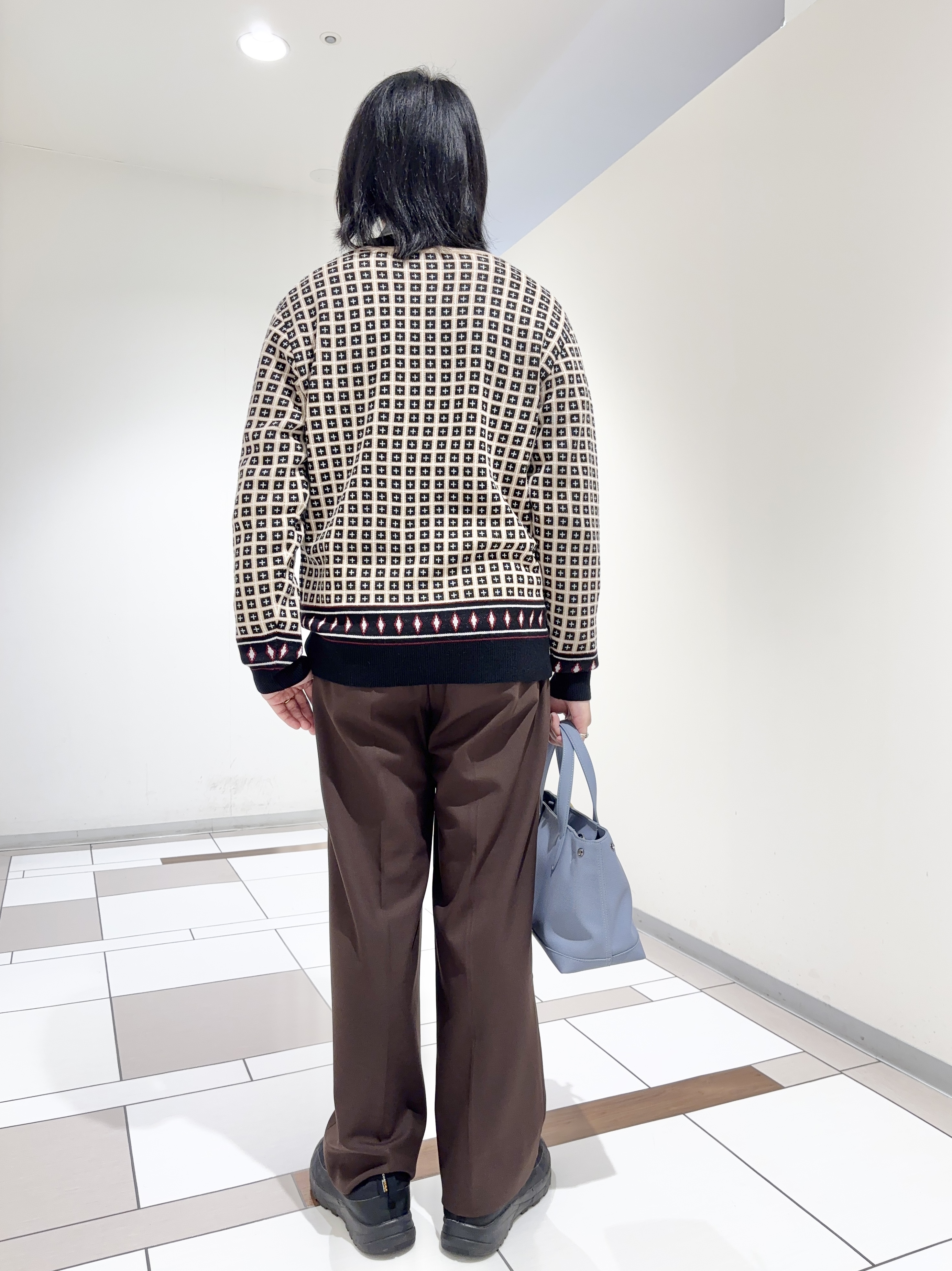及川さんの「TAKEO KIKUCHI｜【BOWLER HAT LABEL】ジオメトリック柄カーディガン」を使ったコーディネート