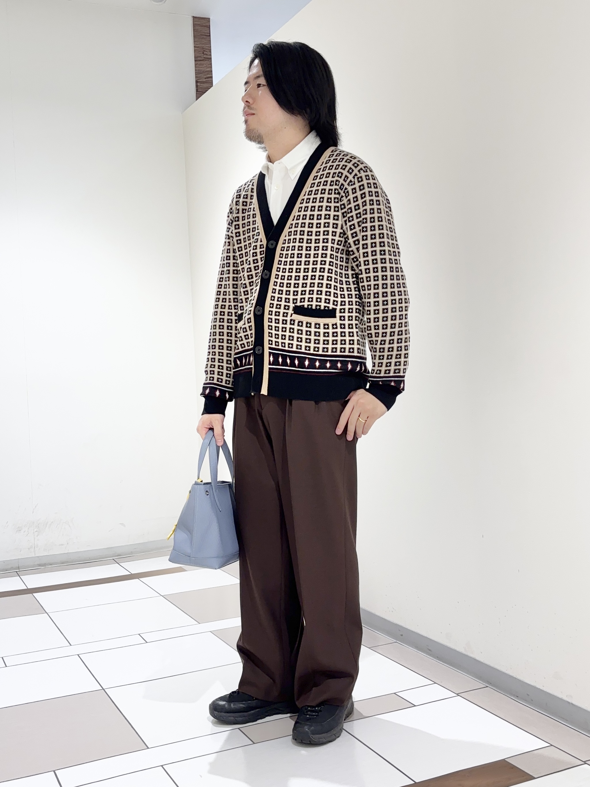 及川さんの「TAKEO KIKUCHI｜【BOWLER HAT LABEL】ジオメトリック柄カーディガン」を使ったコーディネート