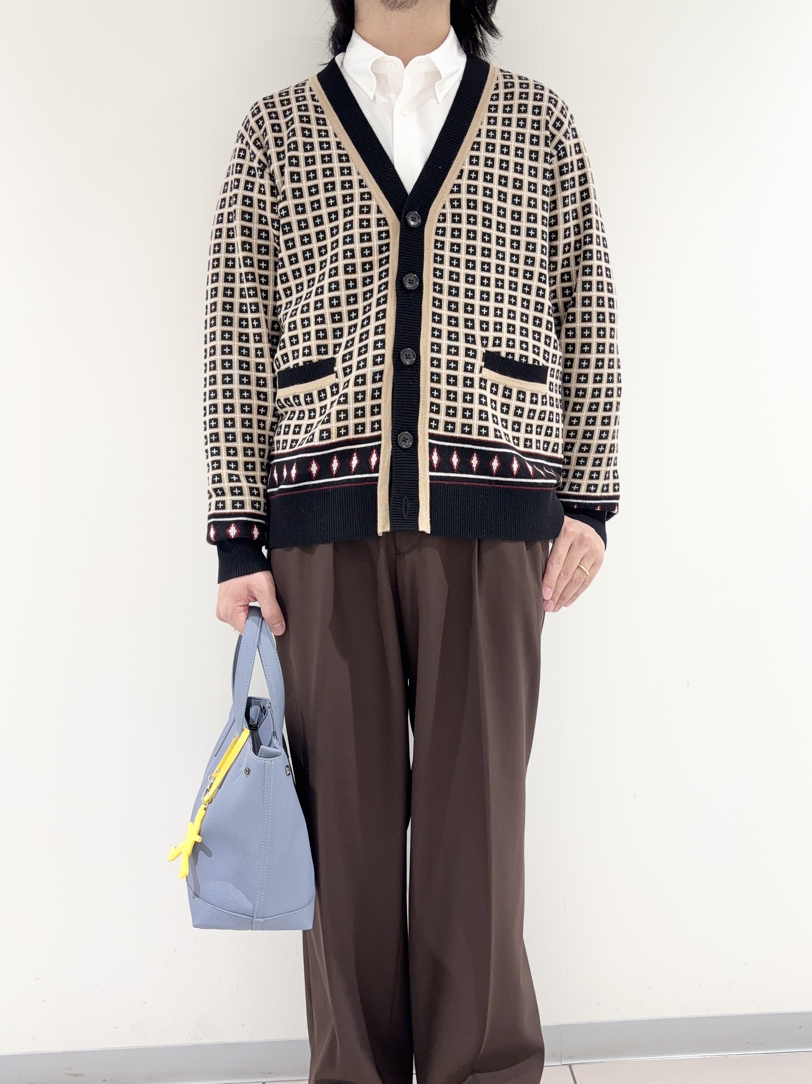 及川さんの「TAKEO KIKUCHI｜【BOWLER HAT LABEL】ジオメトリック柄カーディガン」を使ったコーディネート
