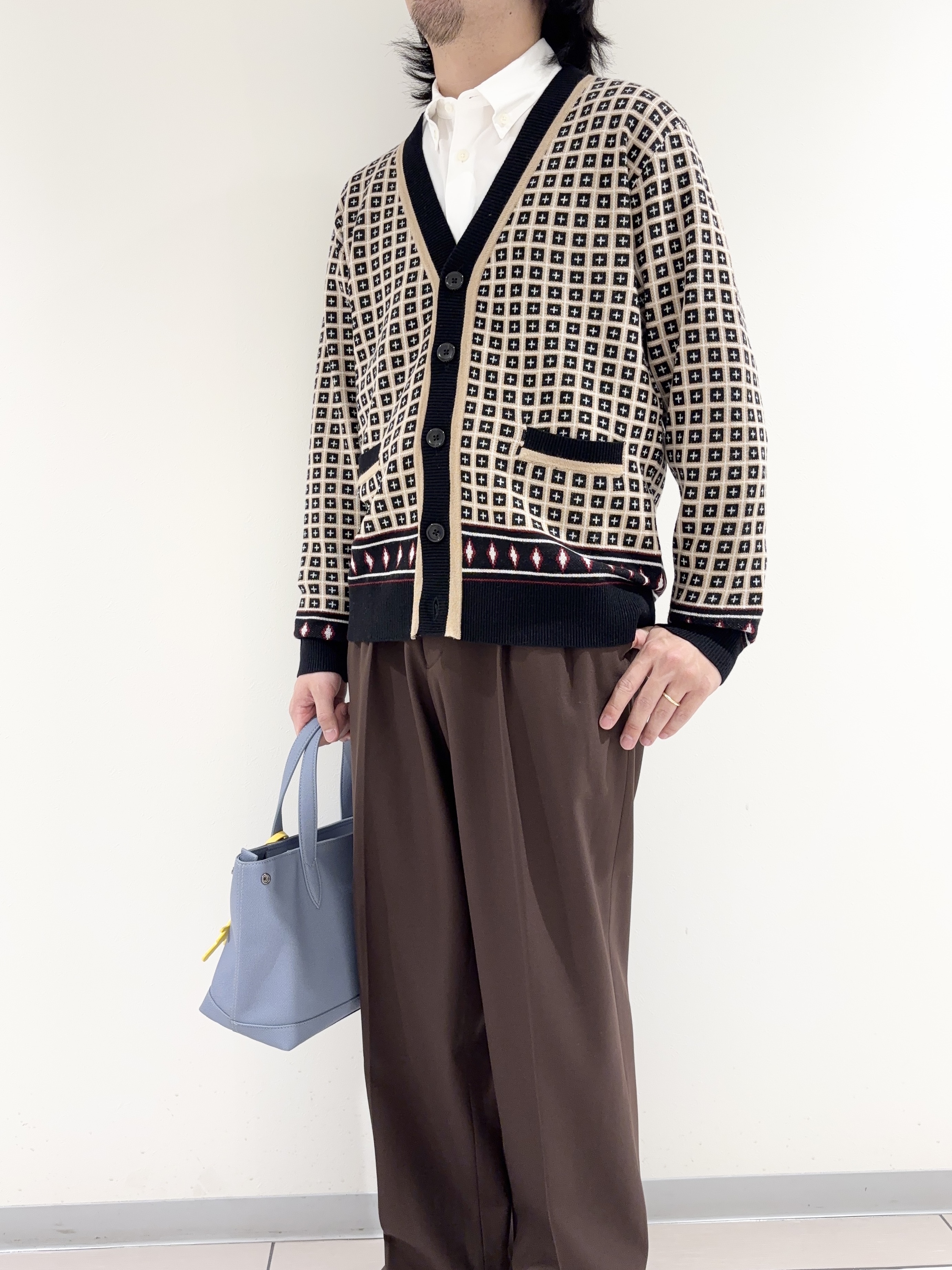 及川さんの「TAKEO KIKUCHI｜【BOWLER HAT LABEL】ジオメトリック柄カーディガン」を使ったコーディネート