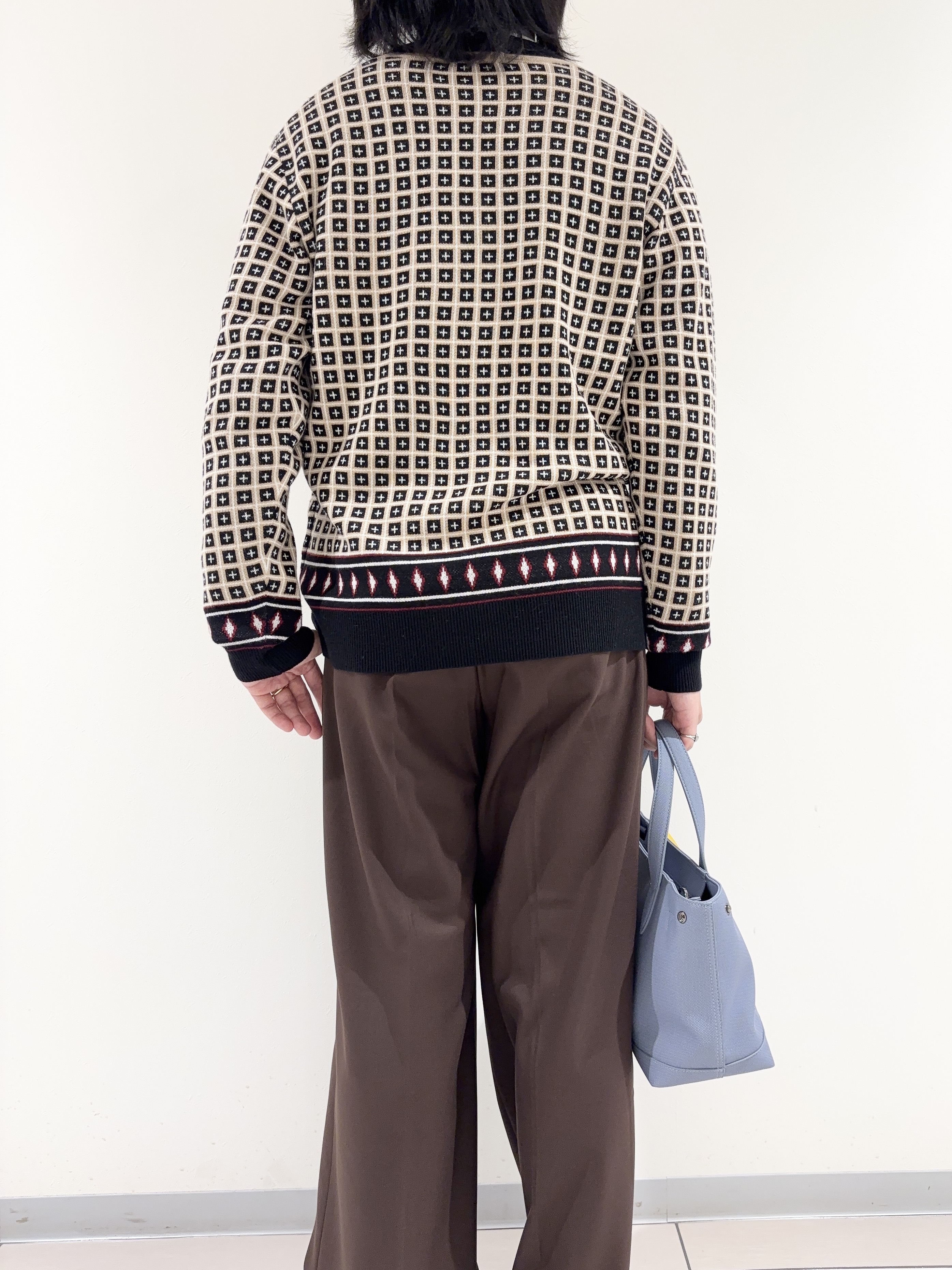 及川さんの「TAKEO KIKUCHI｜【BOWLER HAT LABEL】ジオメトリック柄カーディガン」を使ったコーディネート