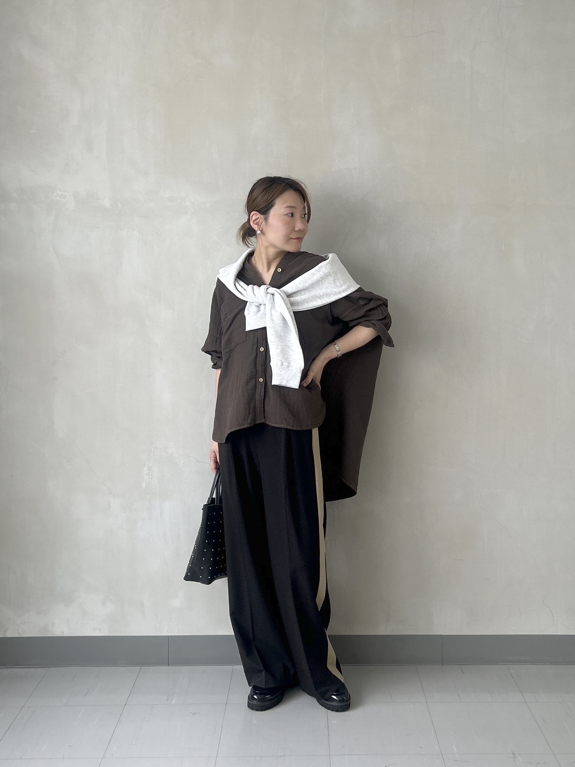 takaさんの「INDIVI｜ガーゼデニムシャツ」を使ったコーディネート