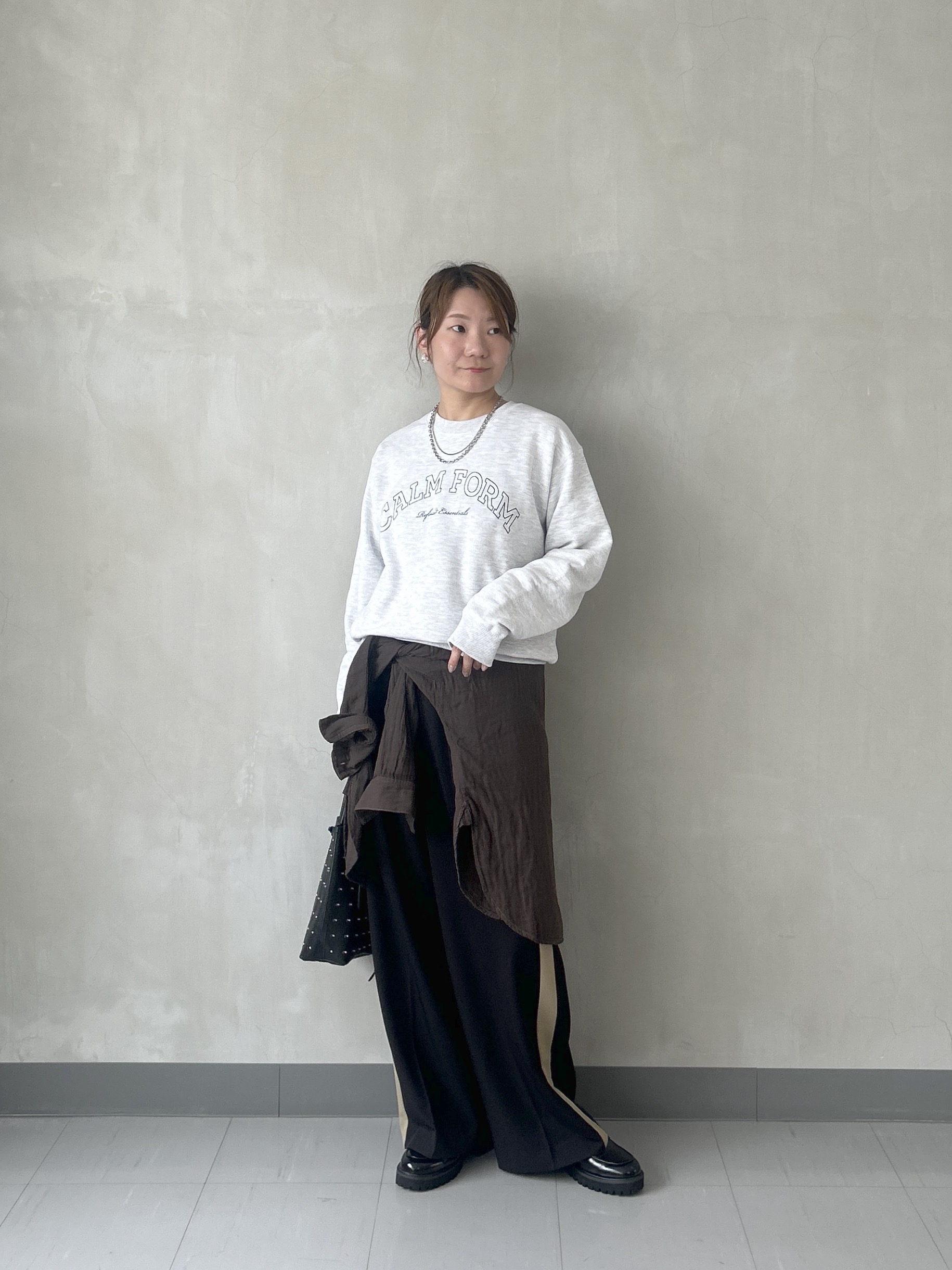 takaさんの「INDIVI｜フォルムロゴスウェット」を使ったコーディネート