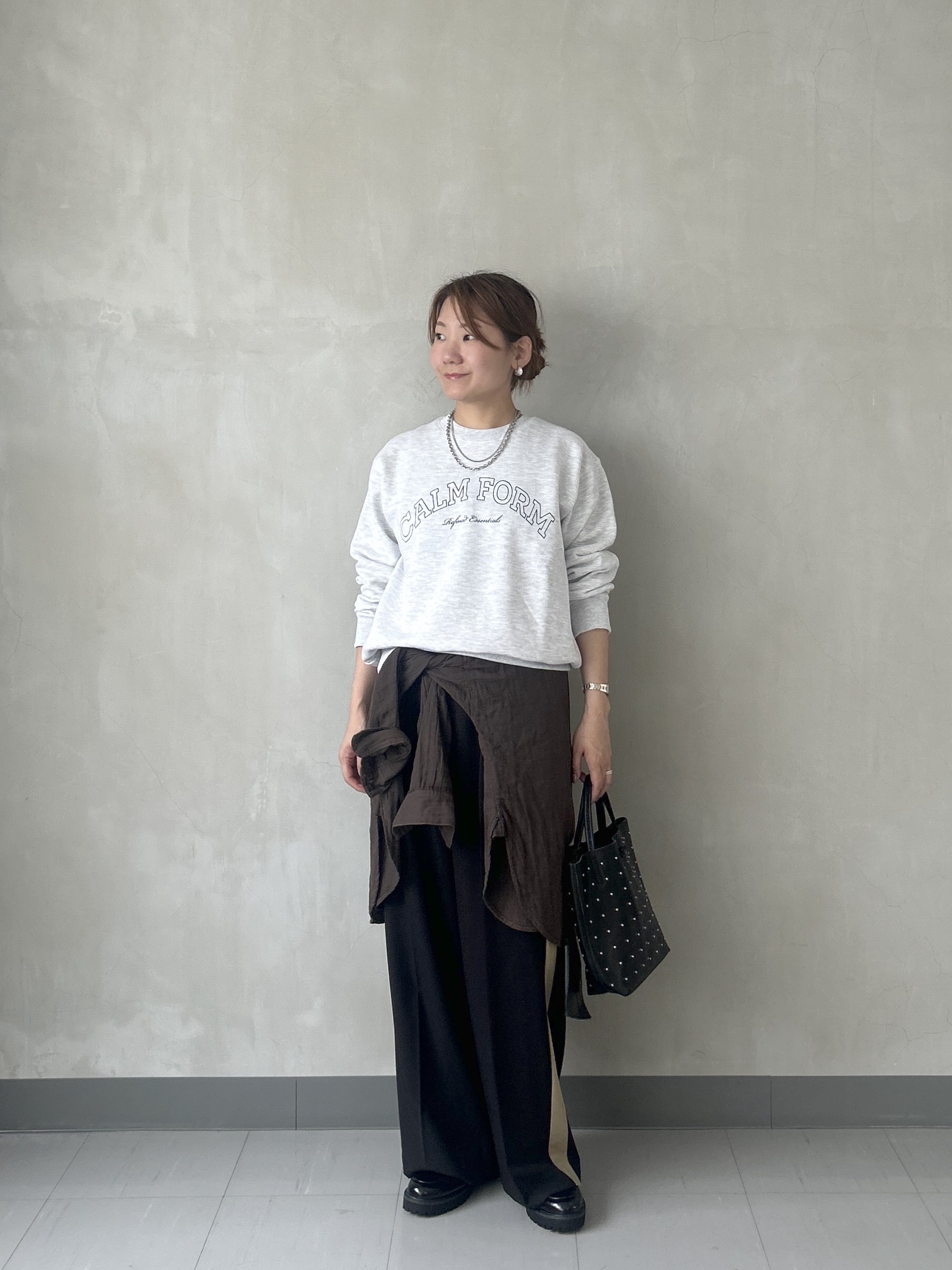 takaさんの「INDIVI｜フォルムロゴスウェット」を使ったコーディネート
