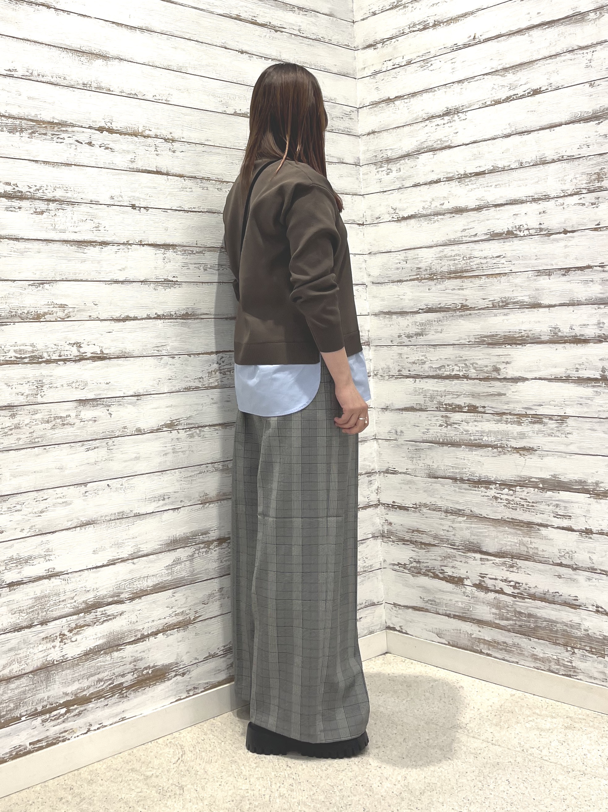 ゆっきーさんの「SHOO･LA･RUE｜【S-LL】着るだけできまる シャツレイヤード風 スポンディッシュニット」を使ったコーディネート