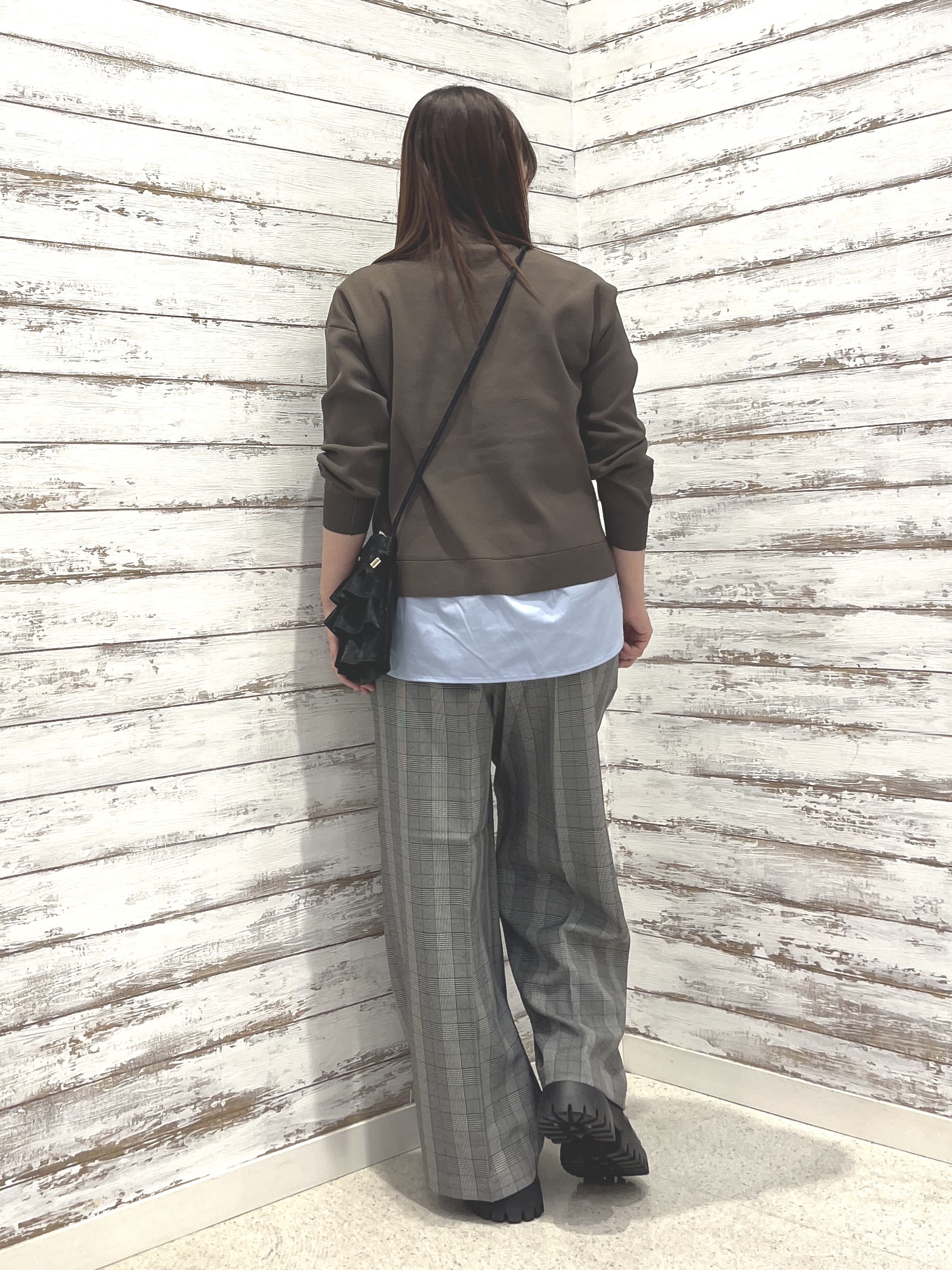 ゆっきーさんの「SHOO･LA･RUE｜【S-LL】着るだけできまる シャツレイヤード風 スポンディッシュニット」を使ったコーディネート