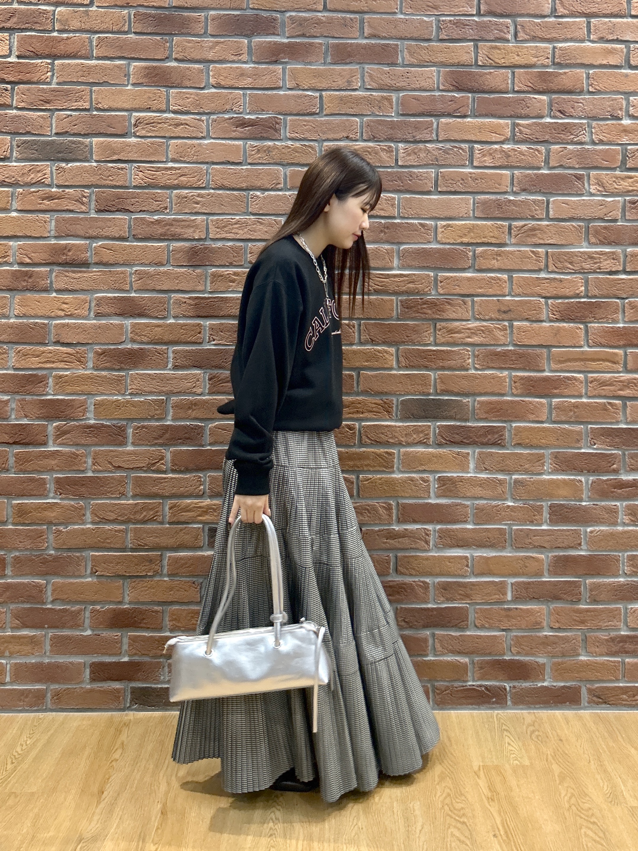Renoさんの「INDIVI｜フォルムロゴスウェット」を使ったコーディネート