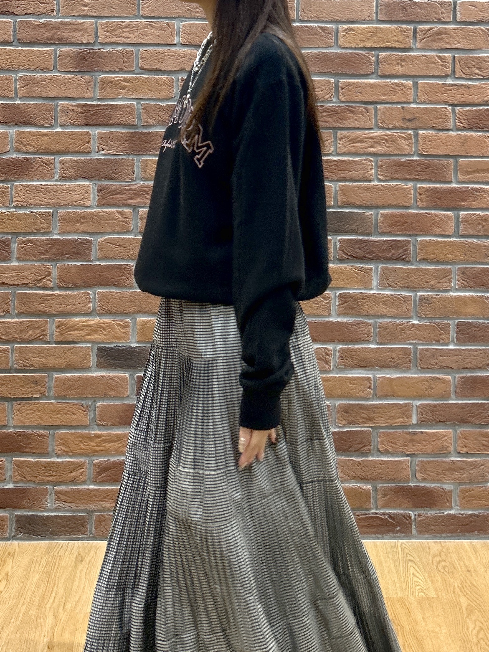 Renoさんの「INDIVI｜フォルムロゴスウェット」を使ったコーディネート