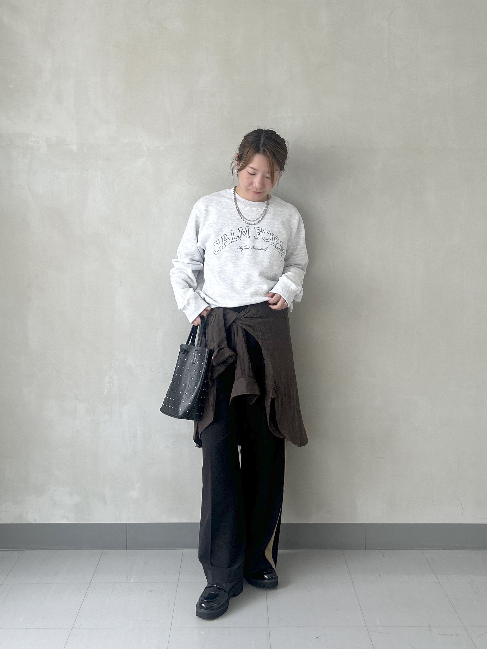 takaさんの「INDIVI｜フォルムロゴスウェット」を使ったコーディネート