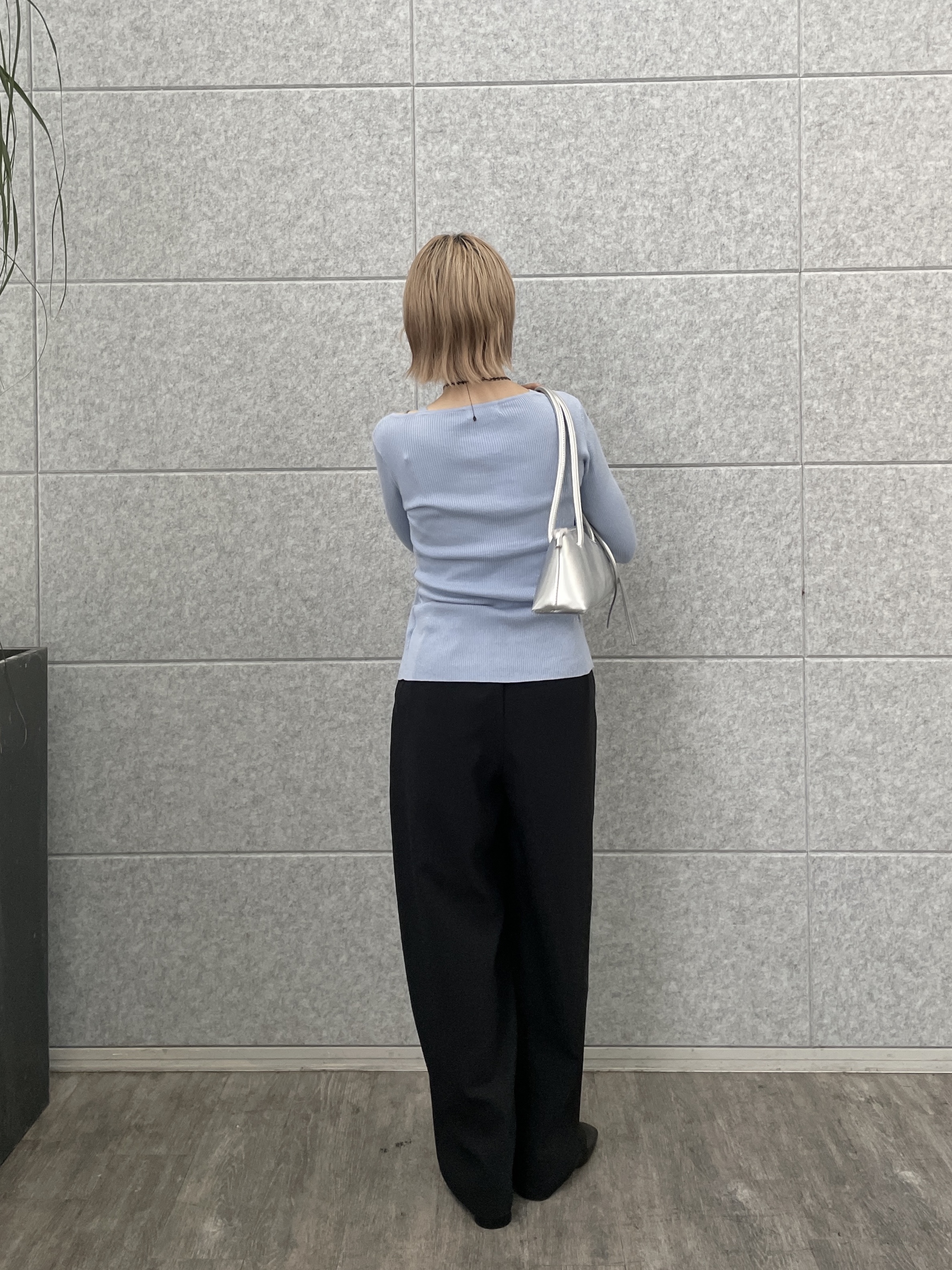 mikuさんの「INDIVI｜ベルト付きバレルパンツ」を使ったコーディネート