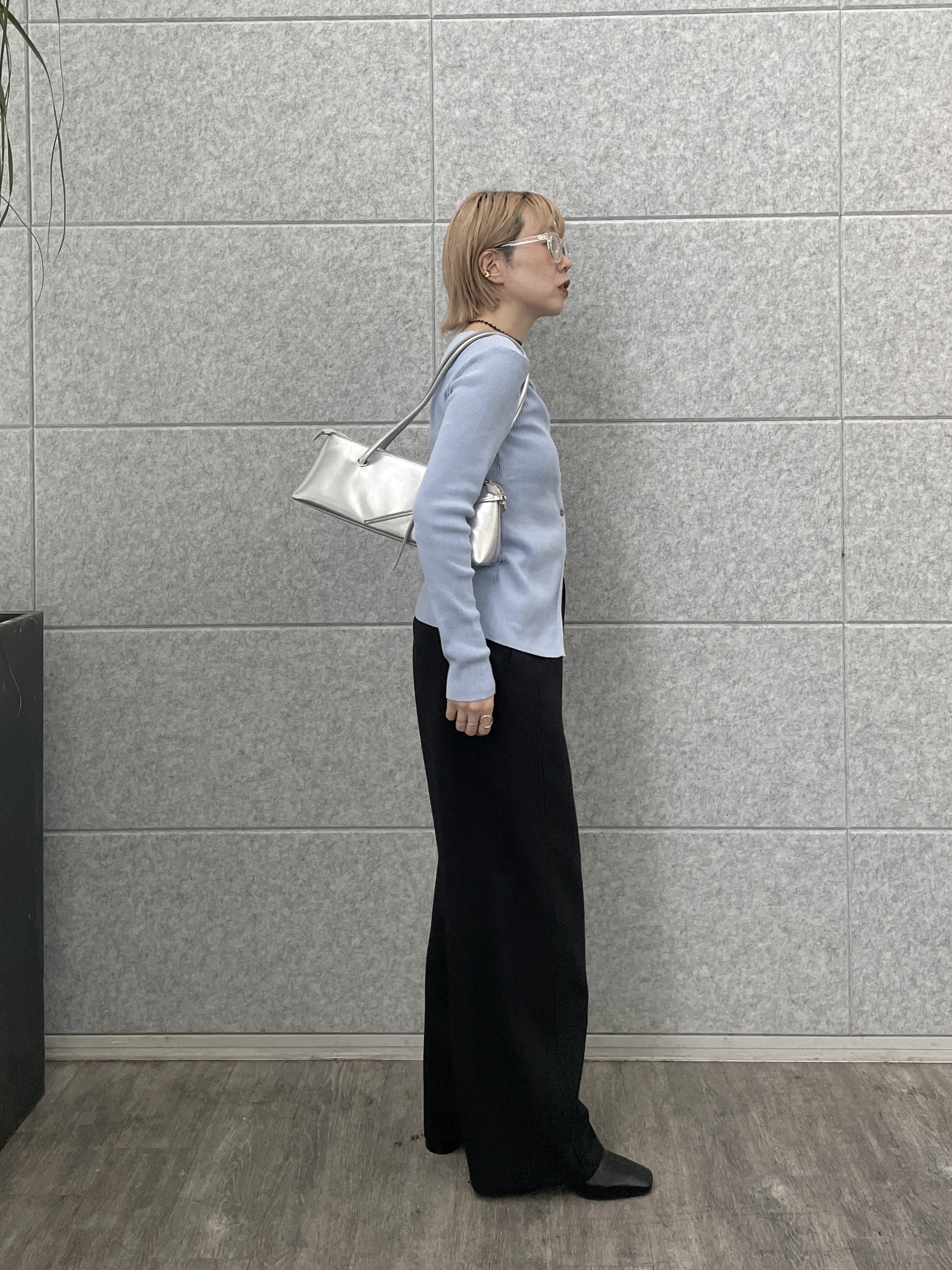 mikuさんの「INDIVI｜ベルト付きバレルパンツ」を使ったコーディネート