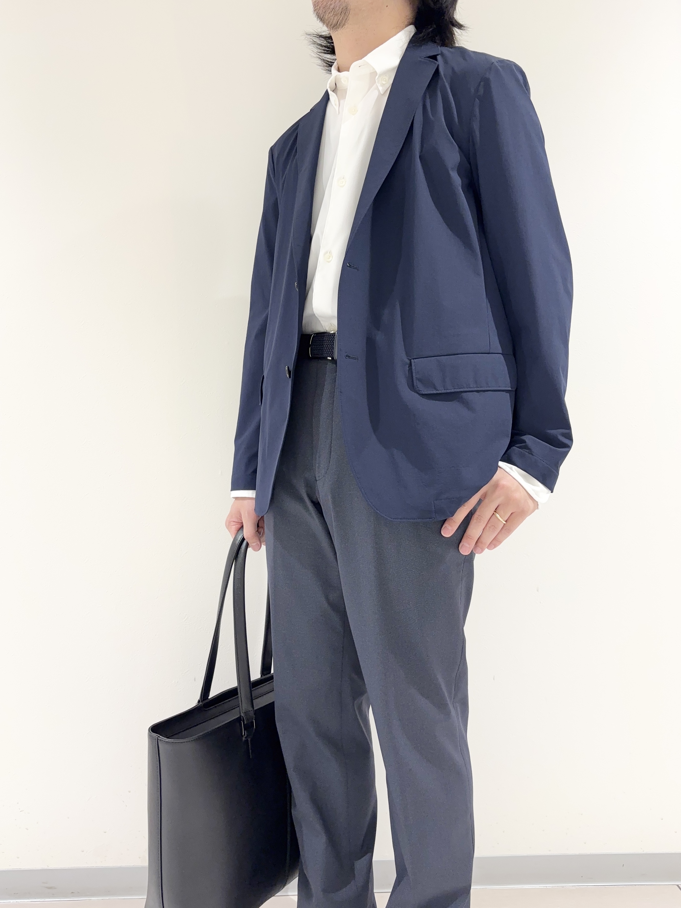 及川さんの「TAKEO KIKUCHI｜3Dナイロンストレッチ ジャケット」を使ったコーディネート