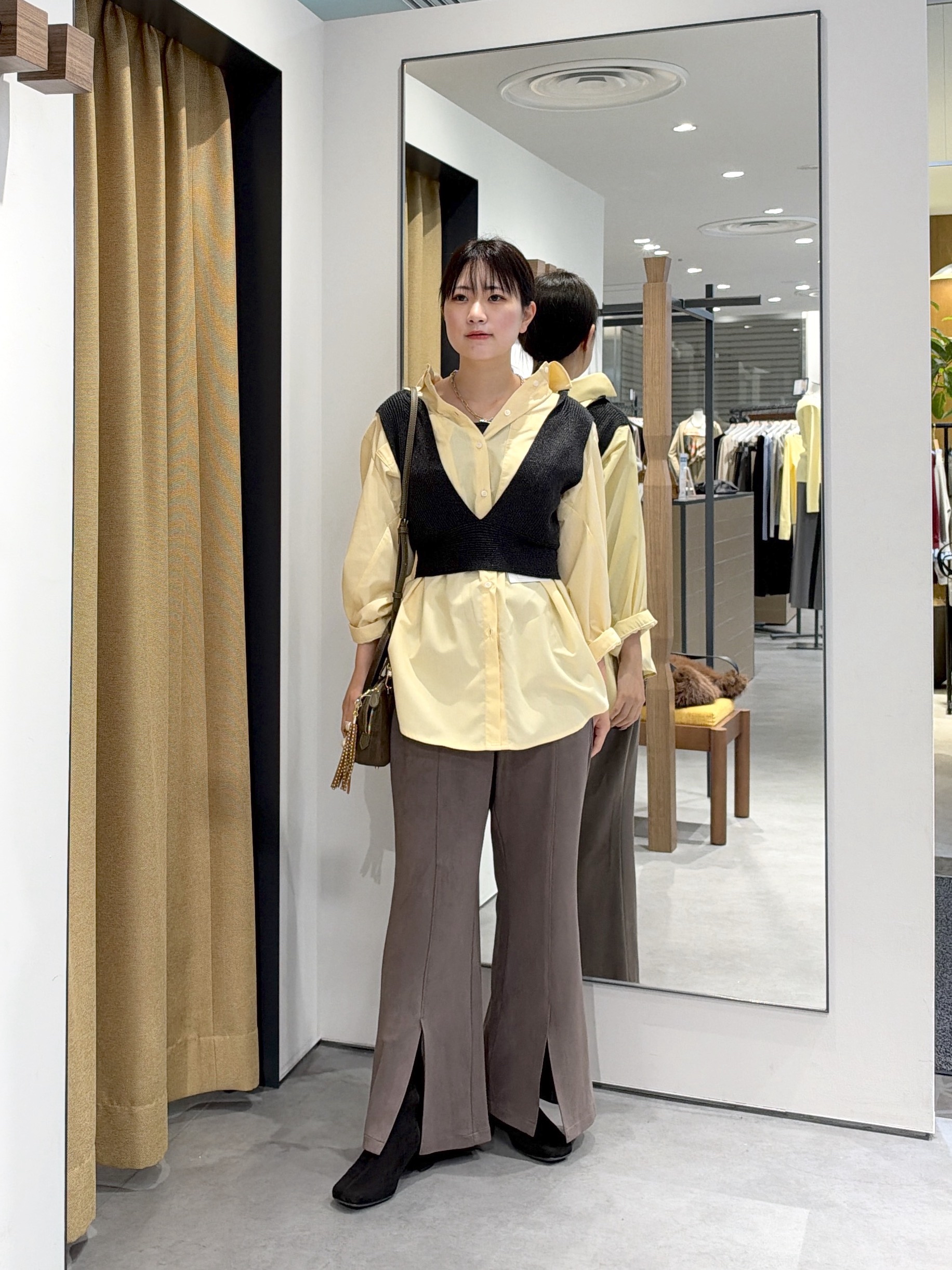 Renoさんの「INDIVI｜タイムレスフォルムシャツ【LIVE紹介／上枝みどりさん着用】」を使ったコーディネート