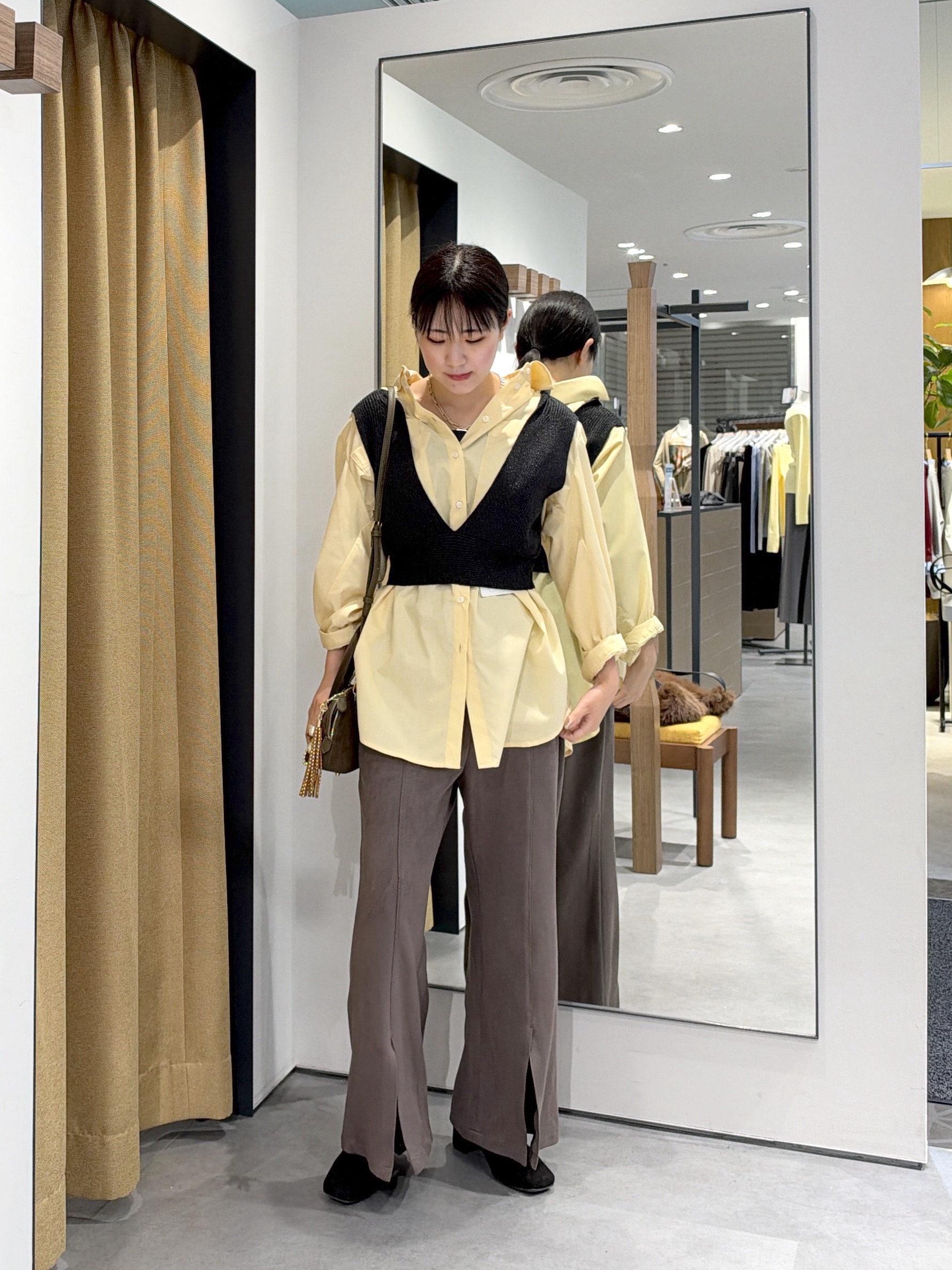 Renoさんの「INDIVI｜タイムレスフォルムシャツ【LIVE紹介／上枝みどりさん着用】」を使ったコーディネート